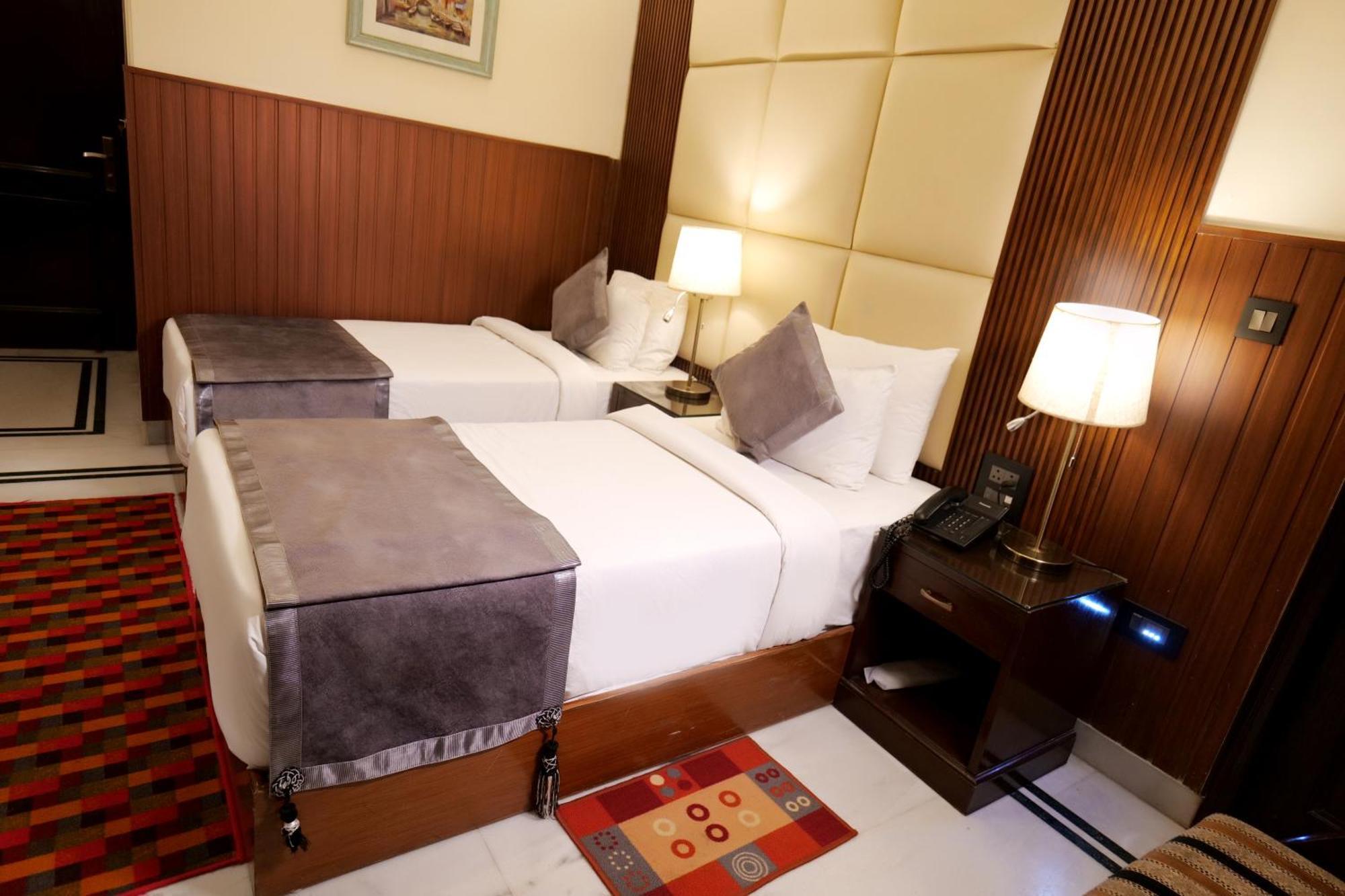 Wood Castle Hotel 3*