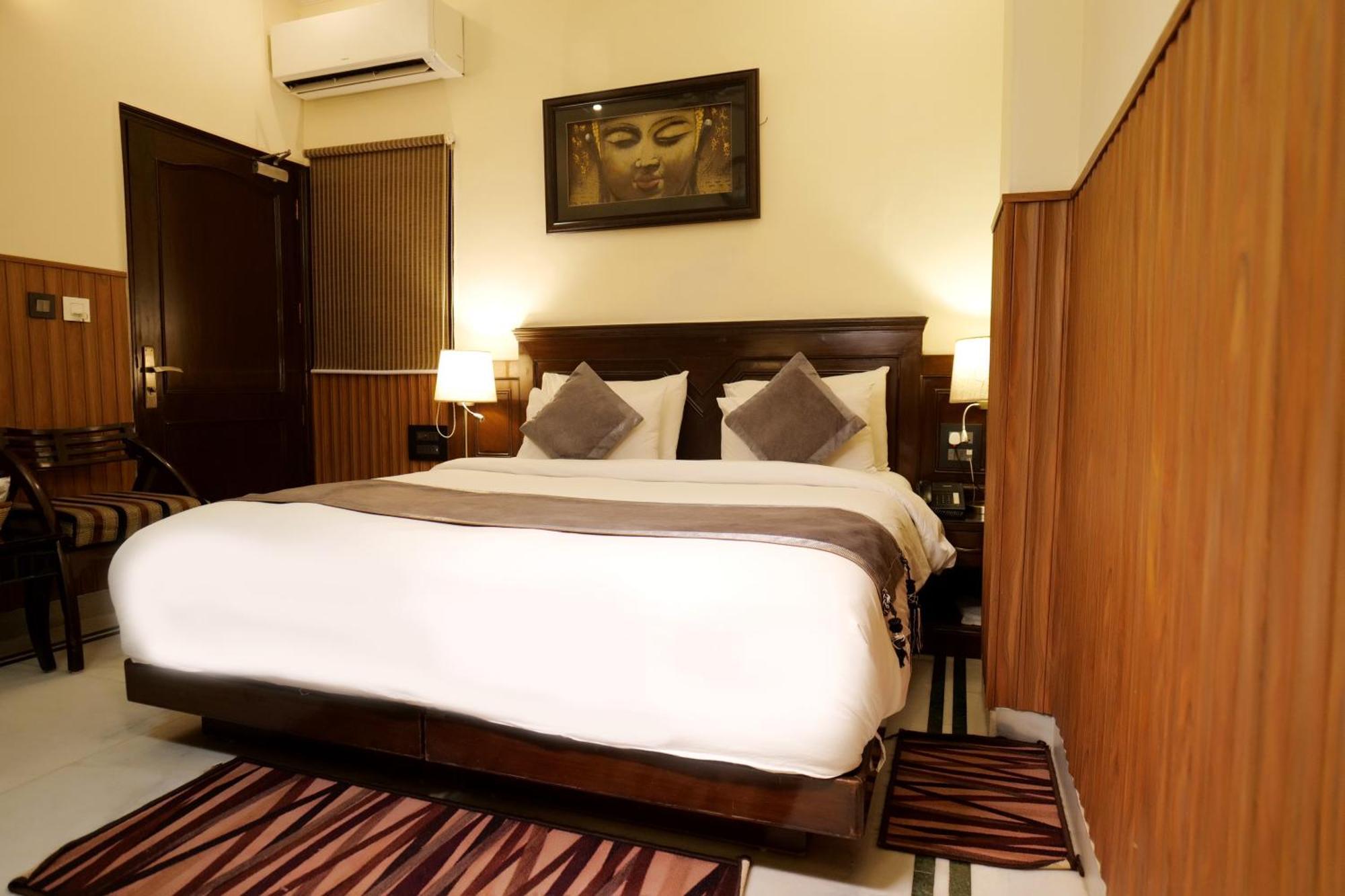 Wood Castle Hotel