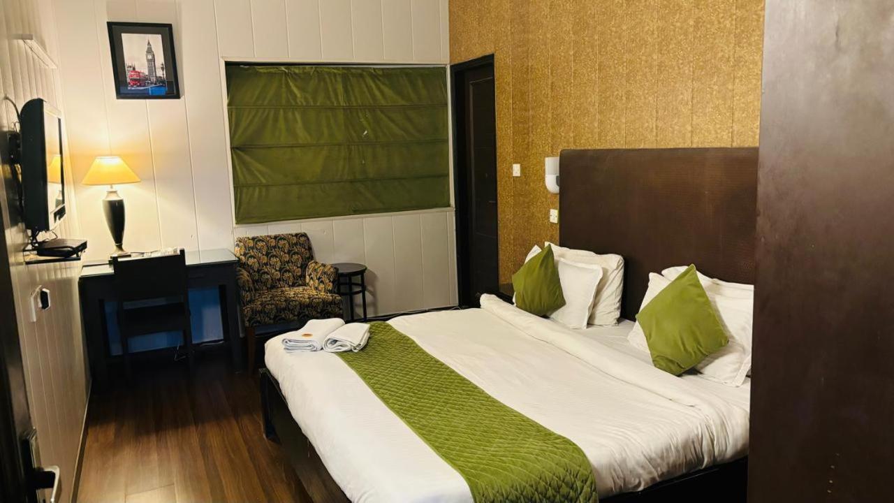 Hotel At Saket Near Pvr Cinema New Delhi