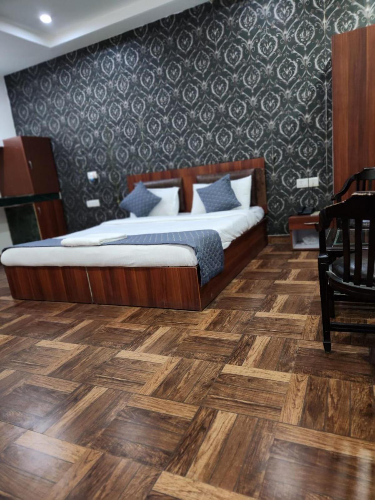 Hotel 'hotel Grand Lowsan