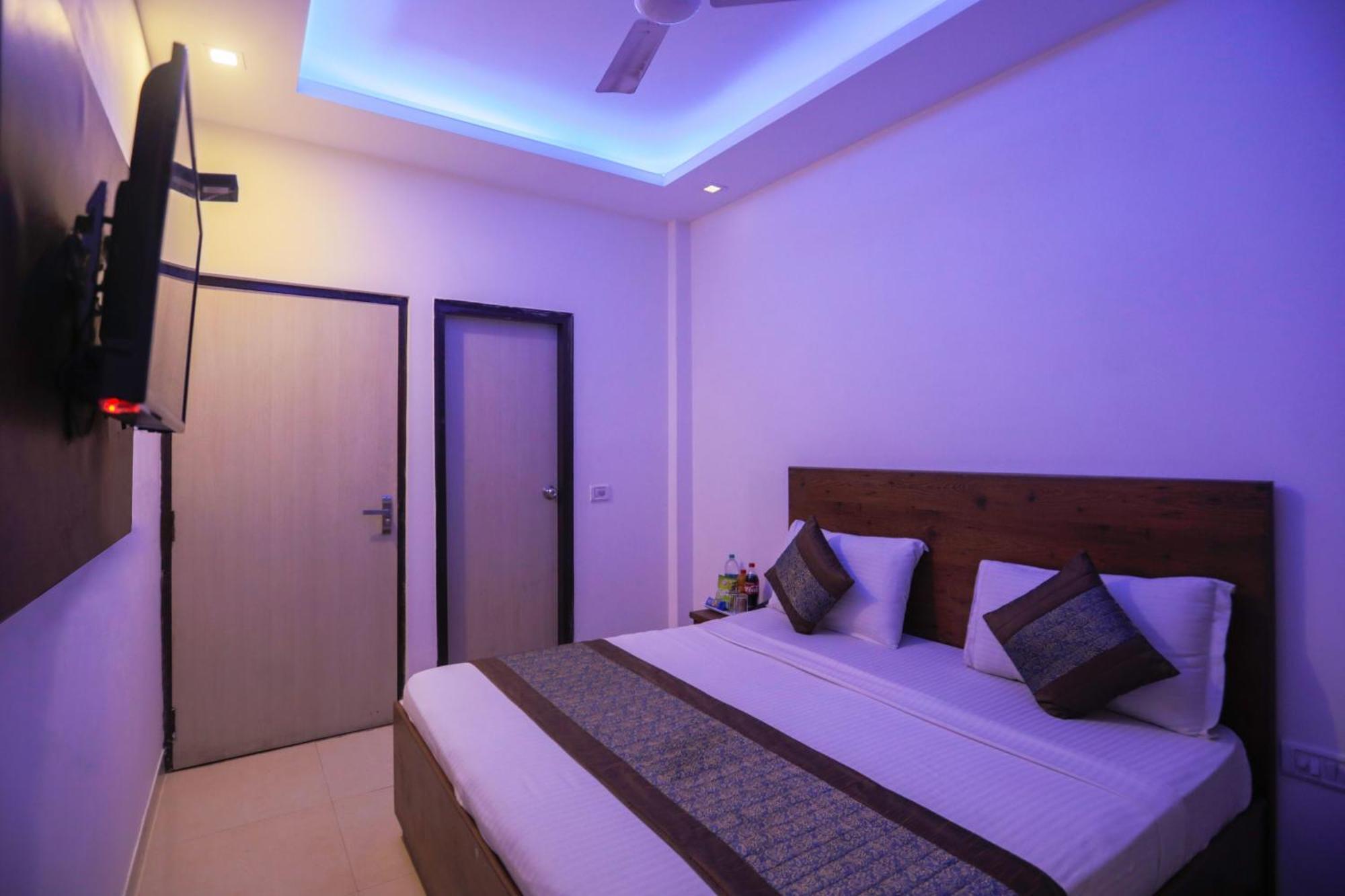 Moody Moon Hotel 3*