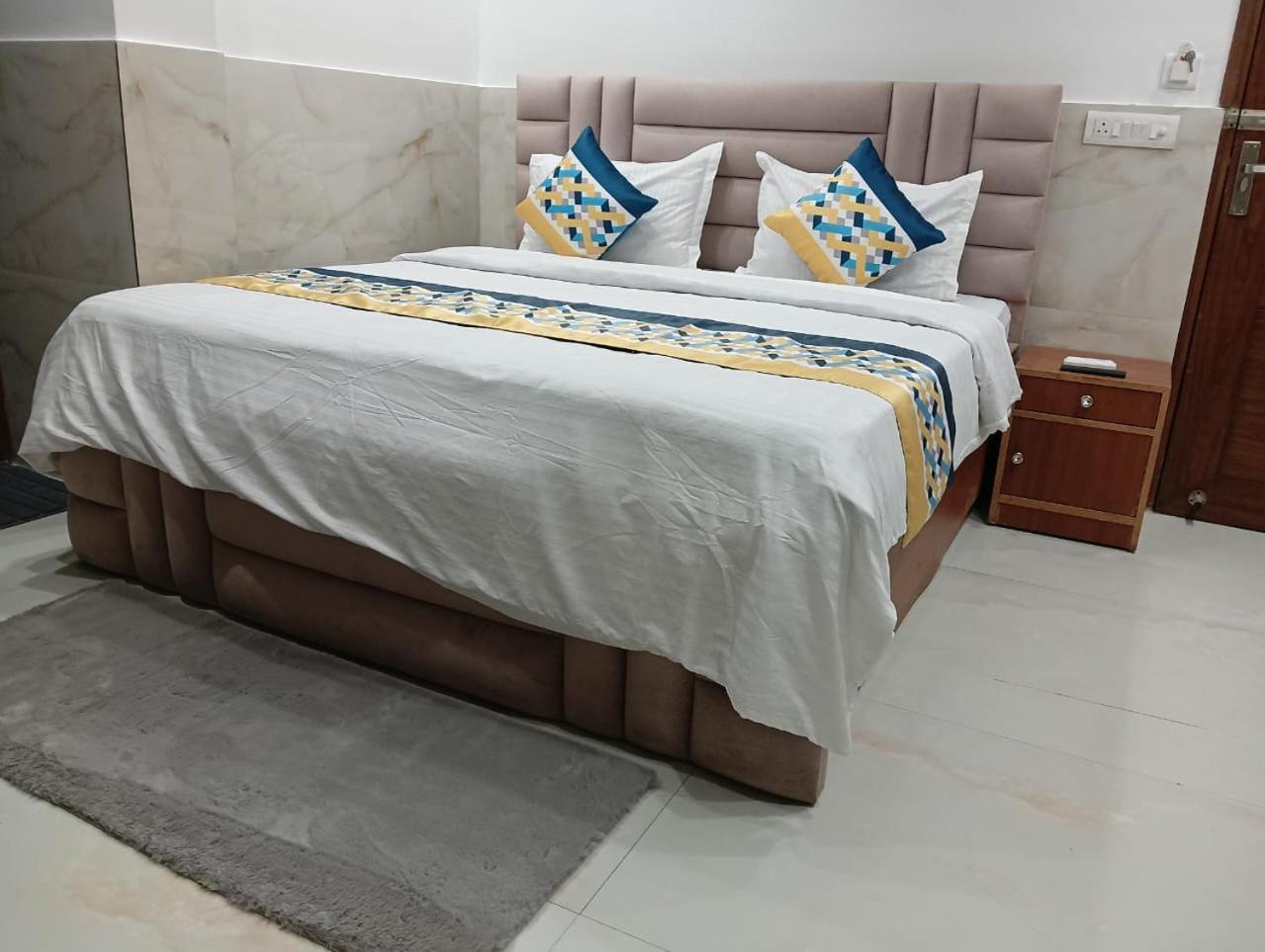 Roop Mahal 2*