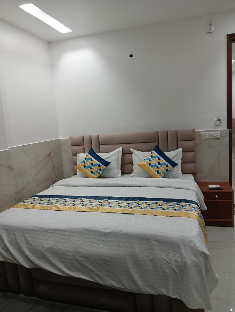 Roop Mahal Hotel