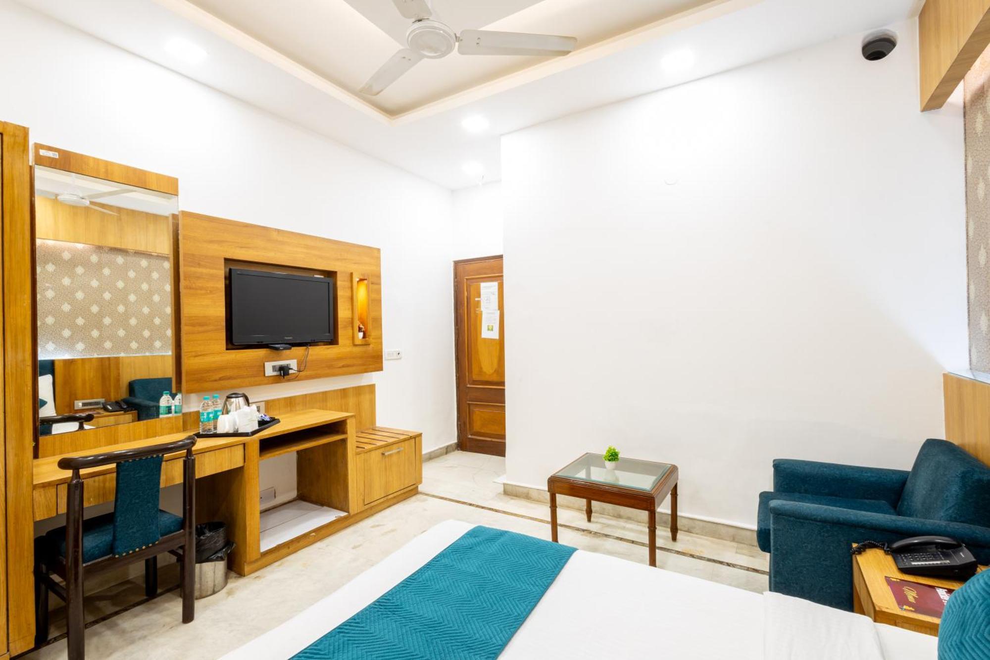 Hotel Panickers Residency - Ajmal Khan Market Near Karol Bagh Metro 3*