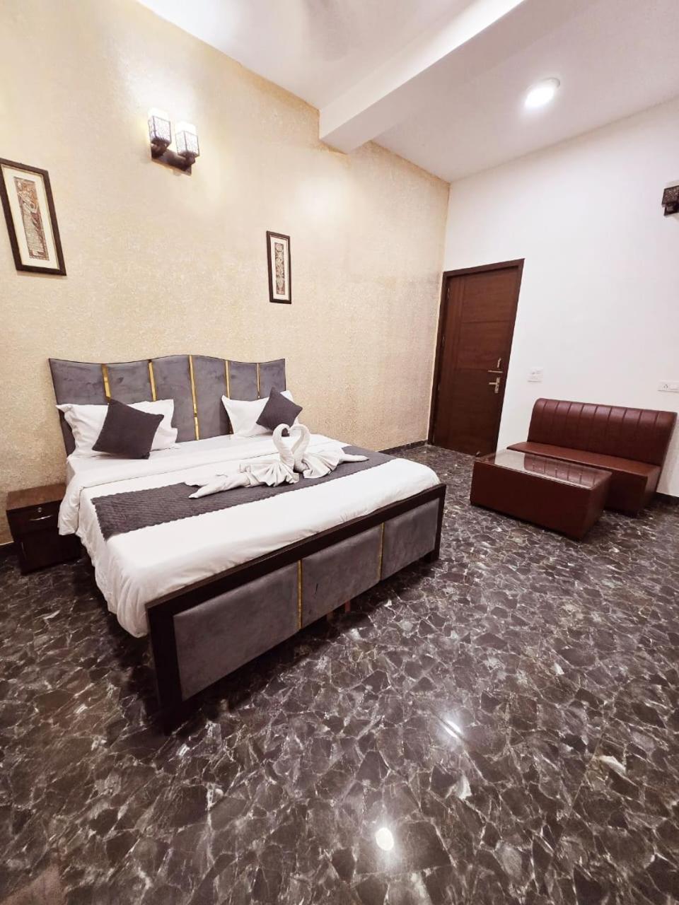 Bed & Breakfast Kd Plaza - Ignou Road Saket