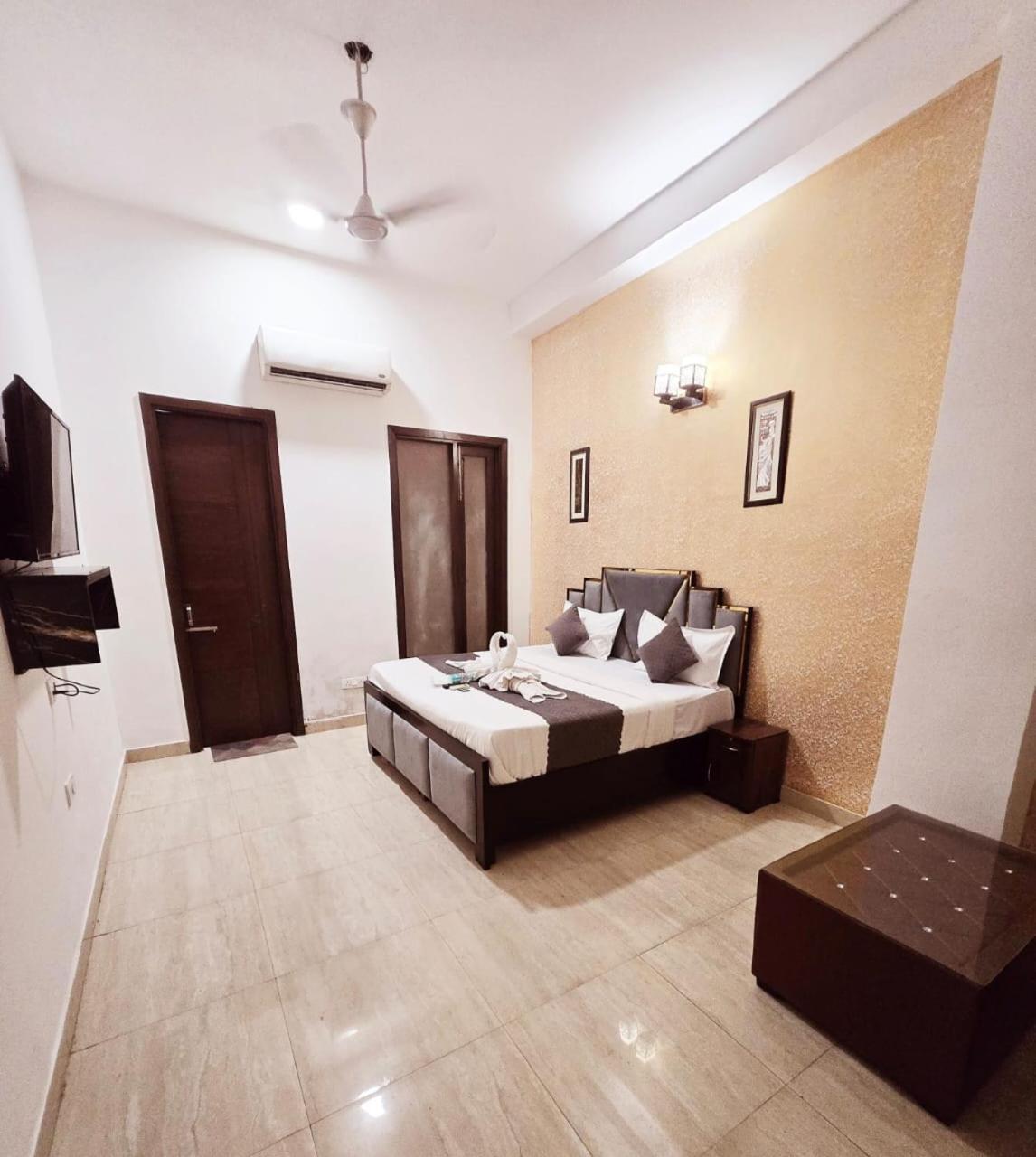 Bed & Breakfast Kd Plaza - Ignou Road Saket New Delhi