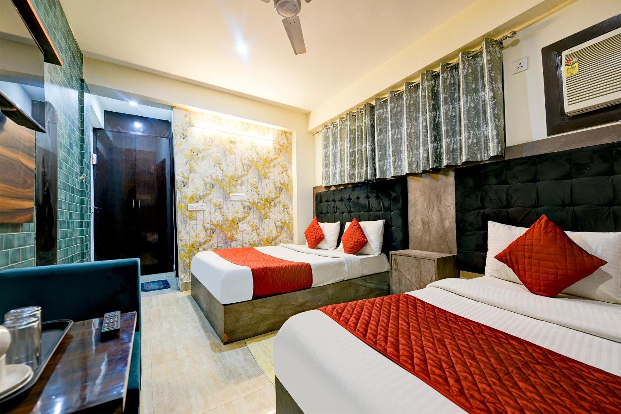 Ark Wood At Airport Hotel New Delhi