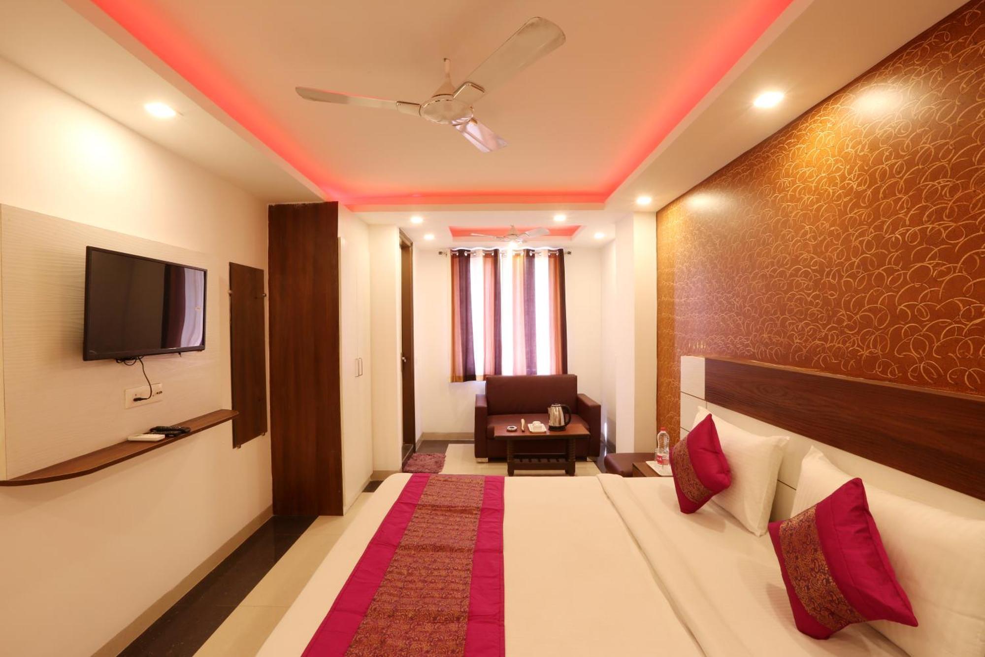 Hotel Ark Wood At Airport 3*