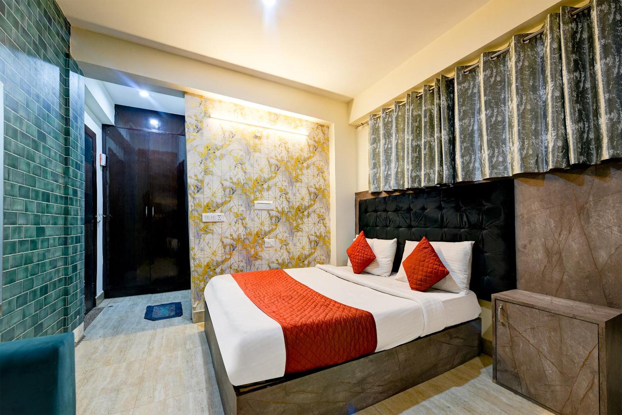 Ark Wood At Airport Hotel