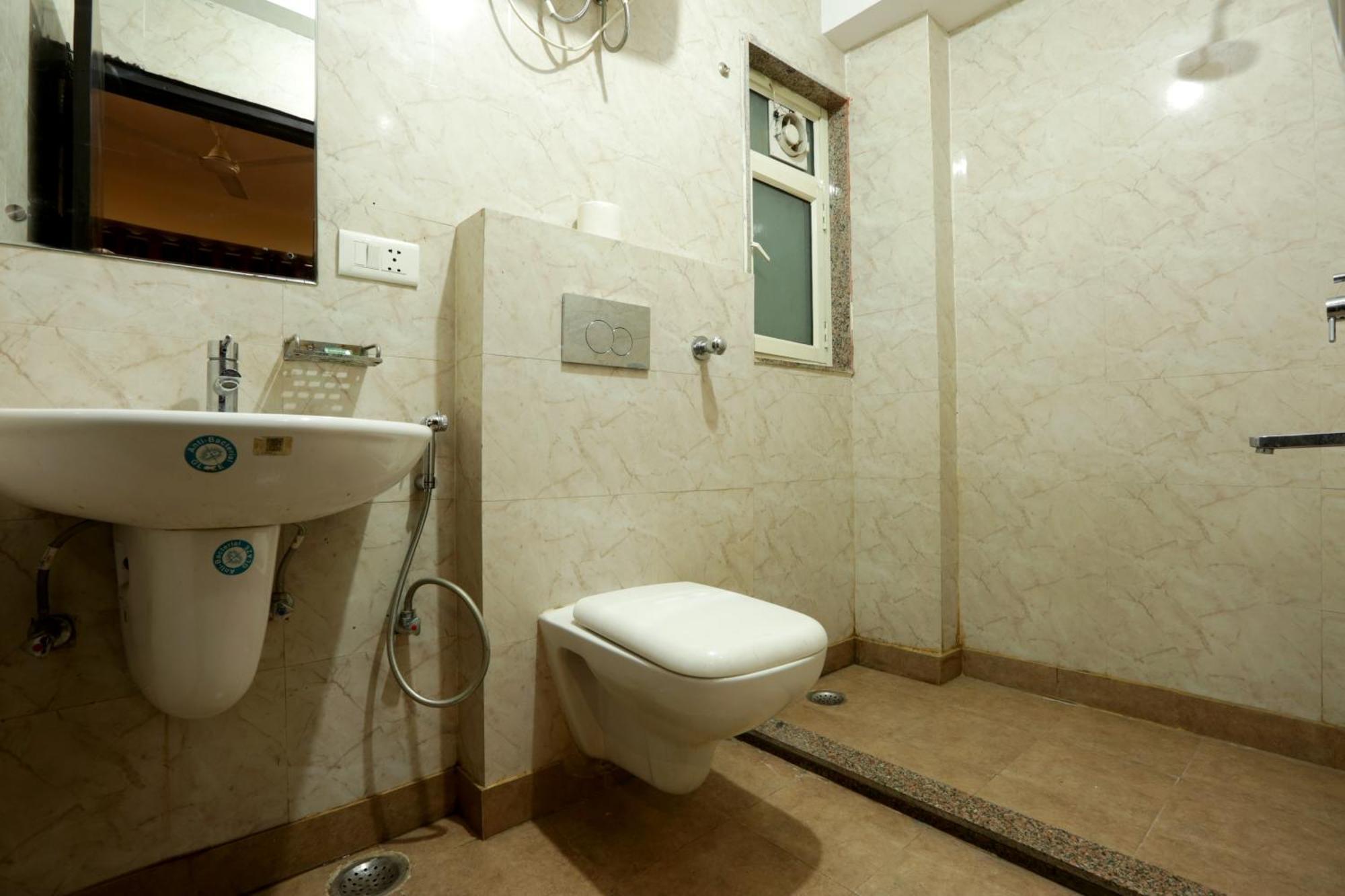 Hotel Ark Wood At Airport 3*