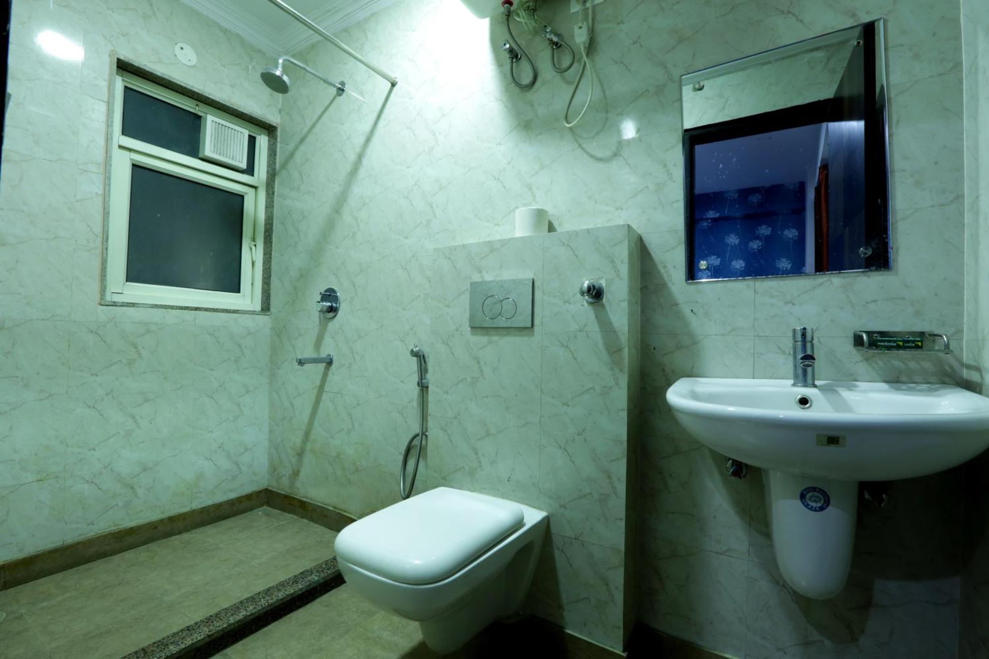 Hotel Ark Wood At Airport New Delhi