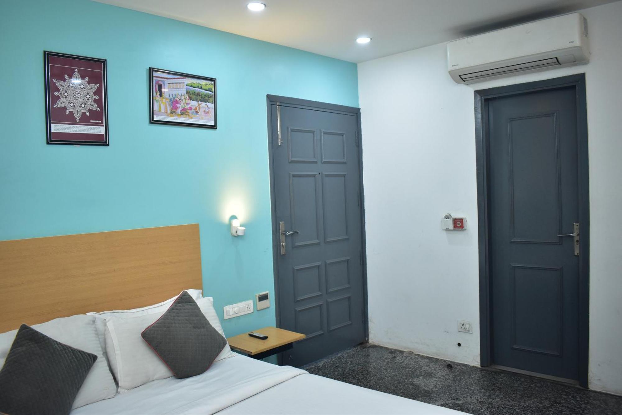 Golden Saffron By Qotel-punjabi Bagh Nova Deli
