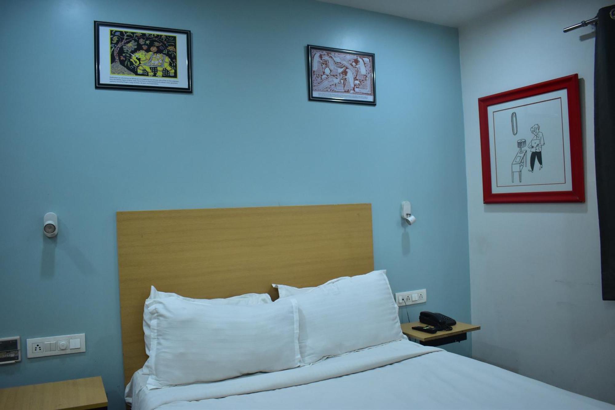 Hotel Golden Saffron By Qotel-punjabi Bagh 3*