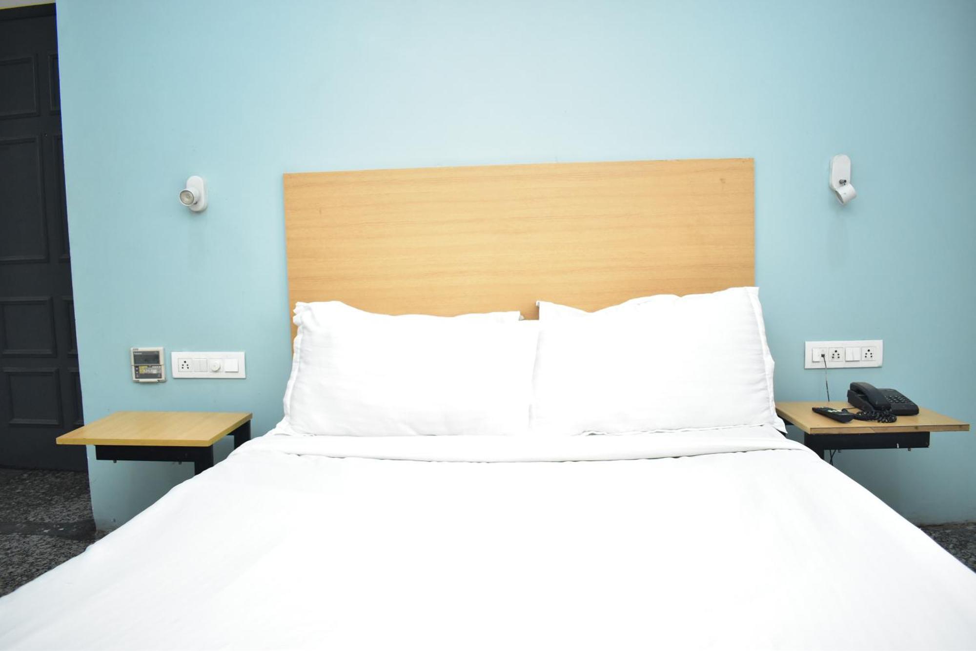 Hotel Golden Saffron By Qotel-punjabi Bagh Nova Deli
