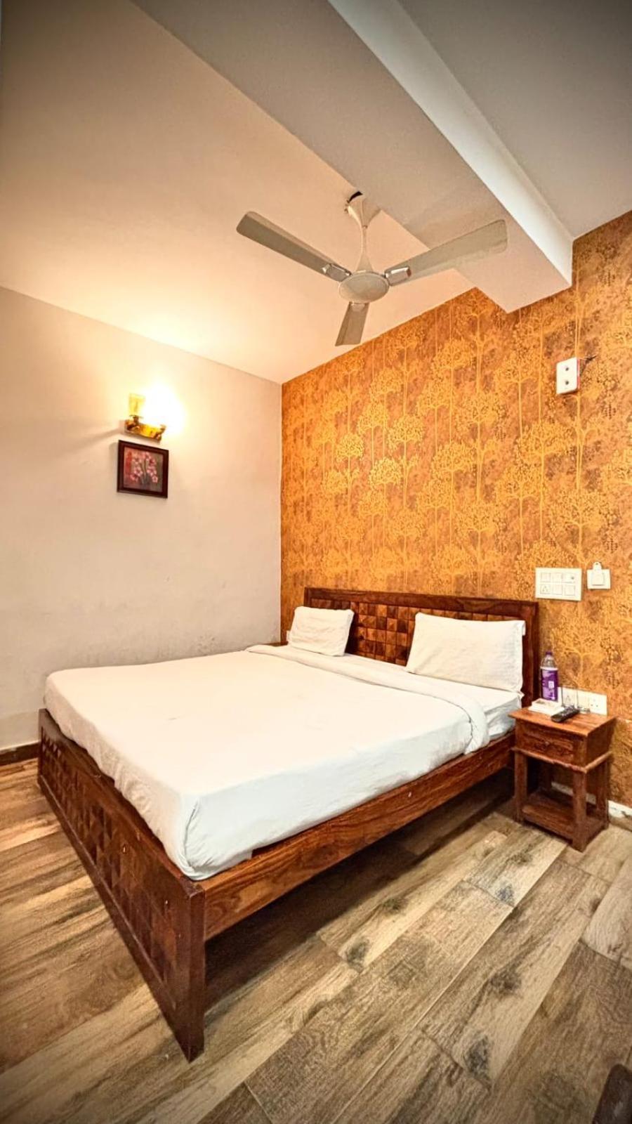 Nizamuddin Fab Hotel New Delhi