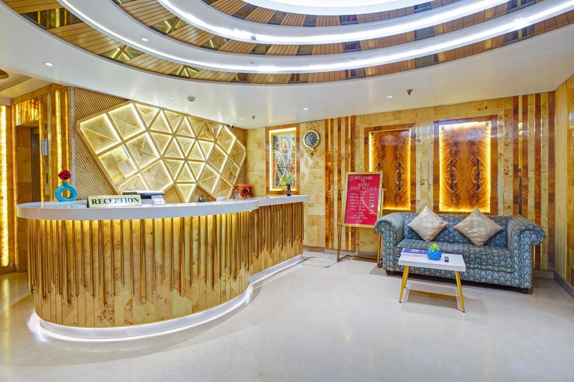 Guest house Gold Palace - 03 Mins Walk From Railway Station