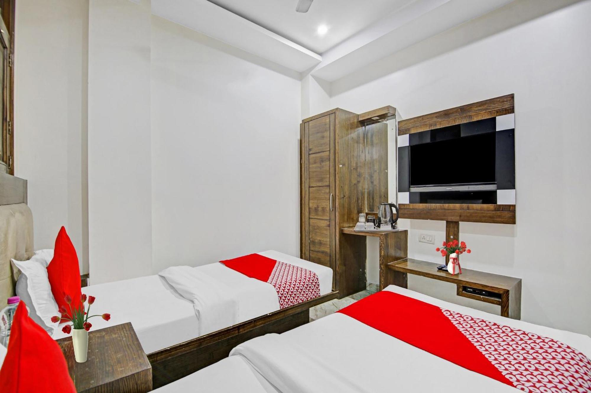 Hotel Super Oyo O Saffron