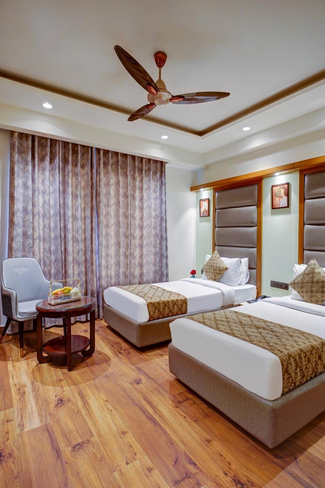The Pearl - Free Airport Pickup - Traveler's Choice Award Winner For 2025 New Delhi