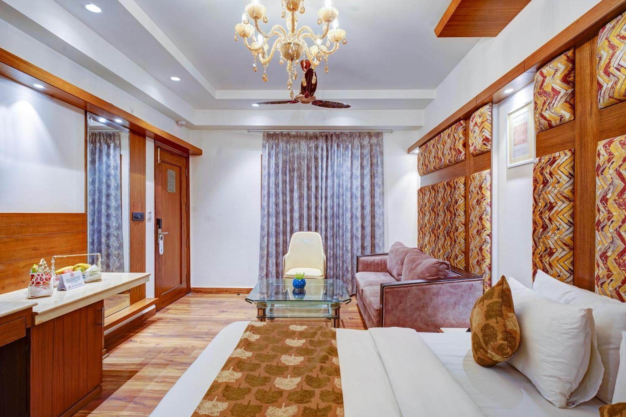 The Pearl - Free Airport Pickup - Traveler's Choice Award Winner For 2025 New Delhi