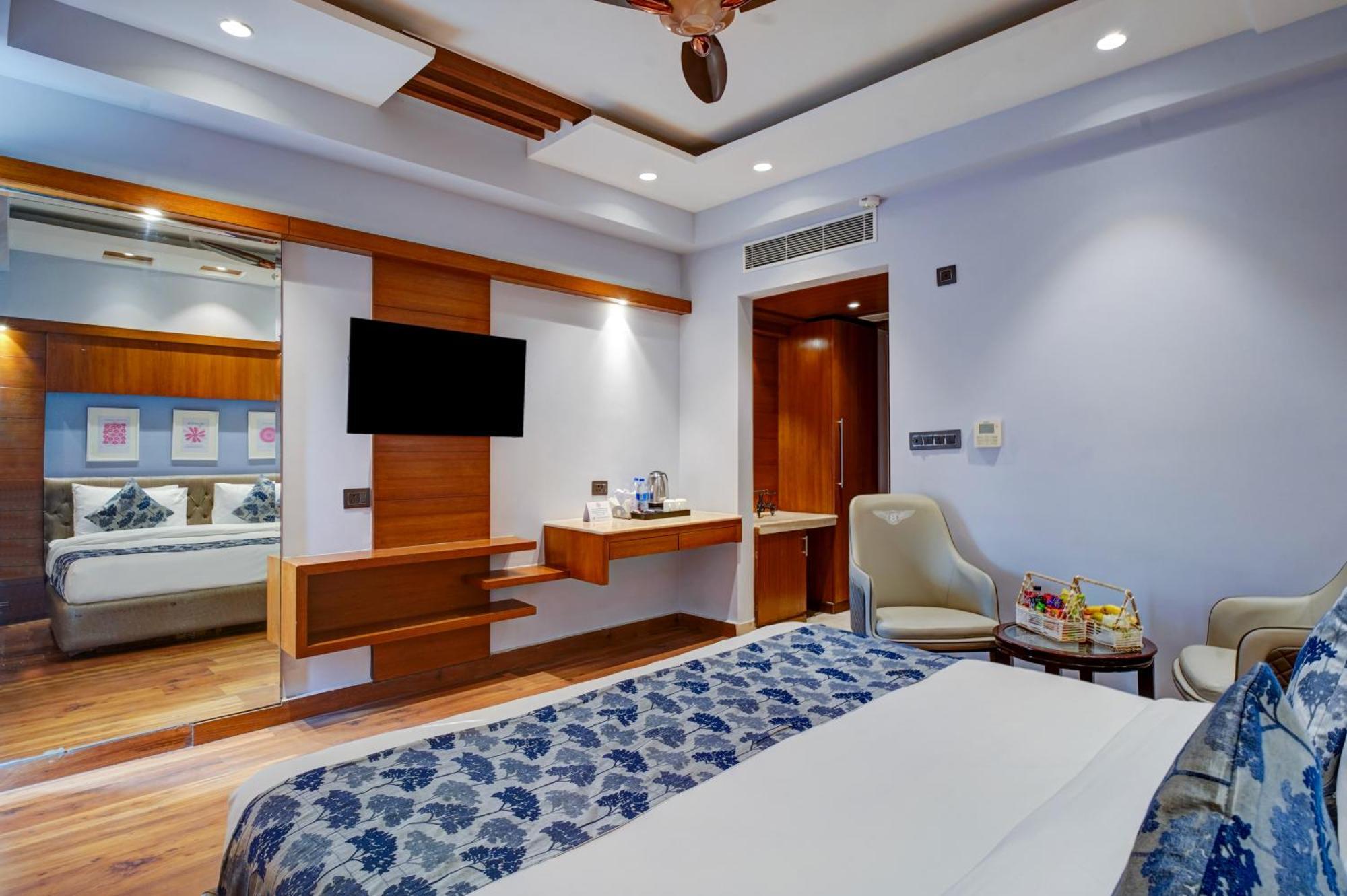 The Pearl - Free Airport Pickup - Traveler's Choice Award Winner For 2025 4* New Delhi