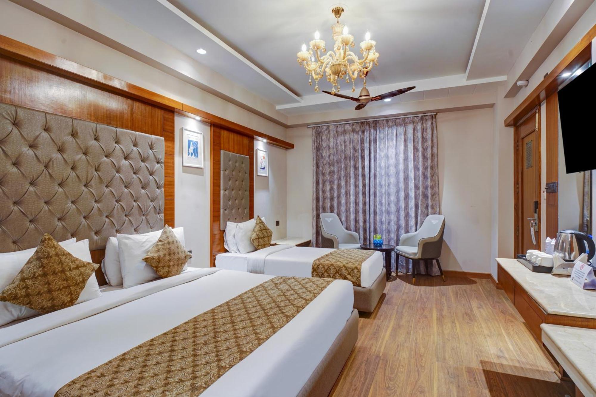 The Pearl - Free Airport Pickup - Traveler's Choice Award Winner For 2025 New Delhi