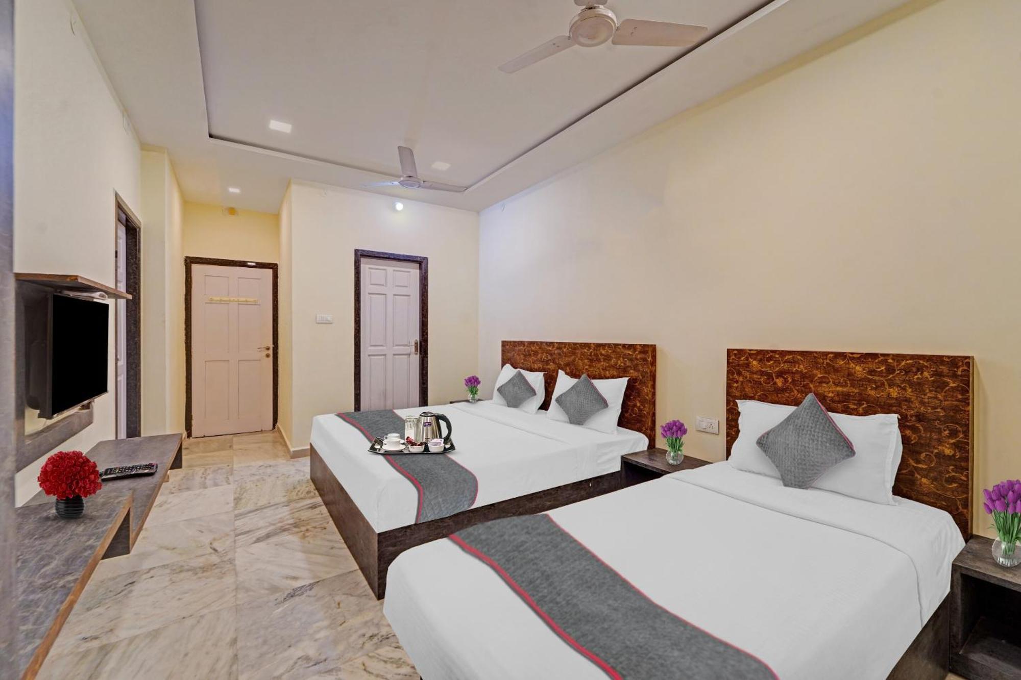 Hotel De Pacific Near Delhi Airport