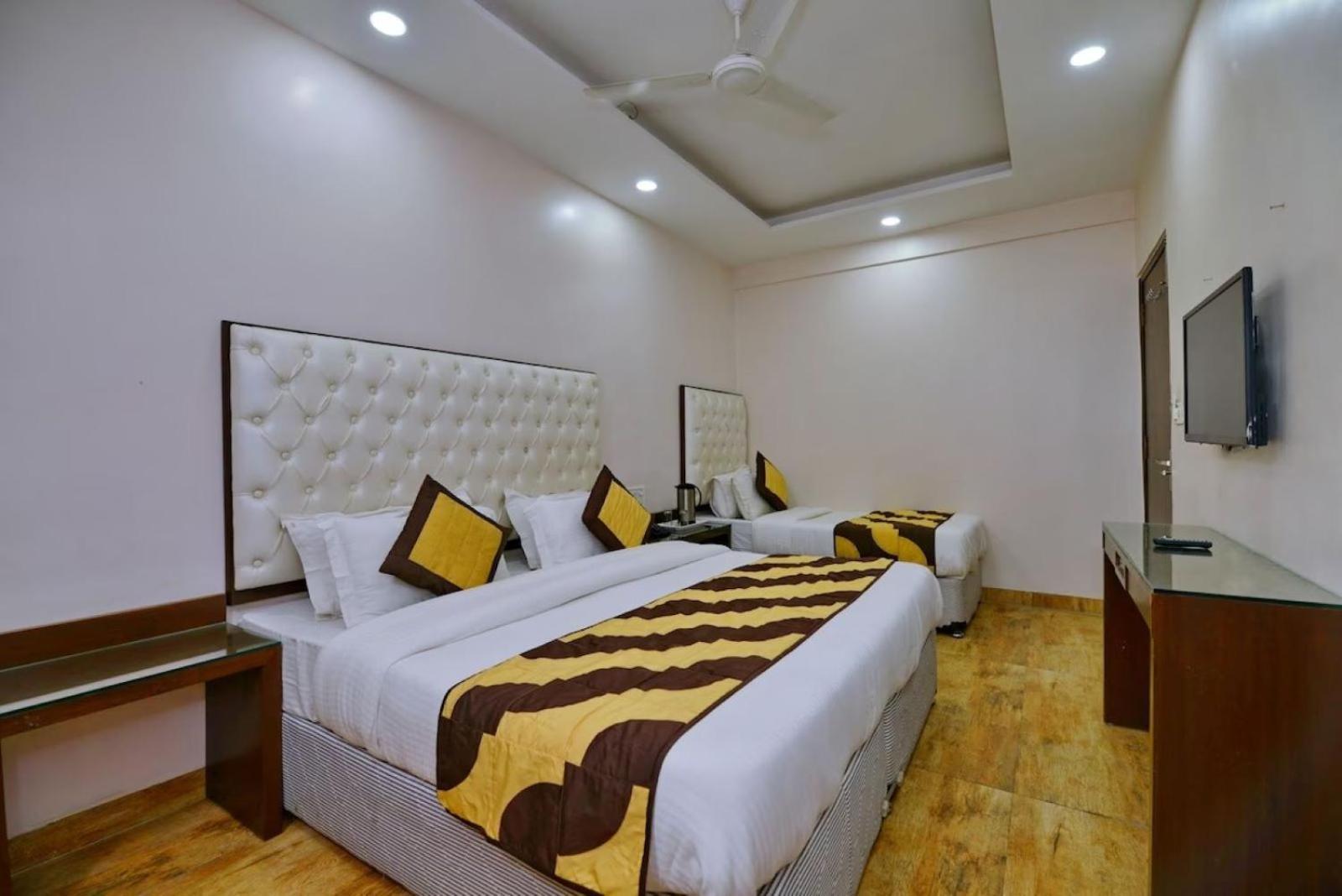 Hotel Kabeer - Walking Railway Station New Delhi