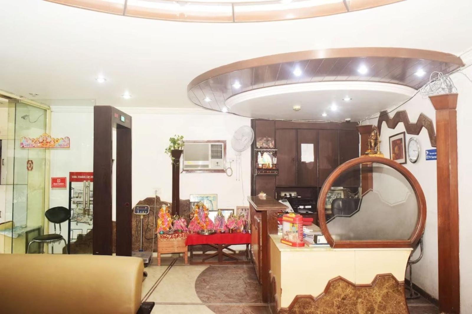 Kabeer - Walking Railway Station Hotel 3*
