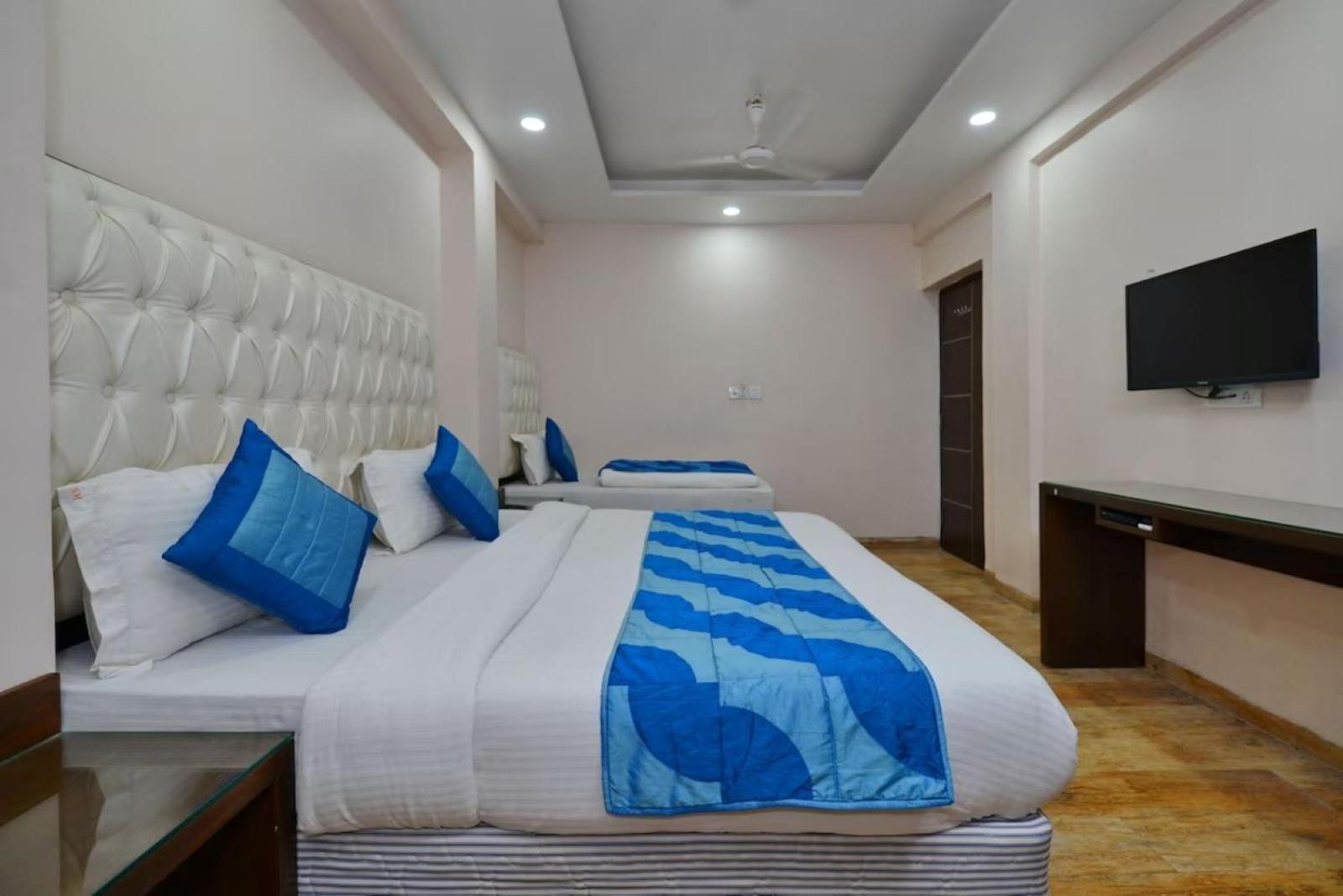 Hotel Kabeer - Walking Railway Station 3*