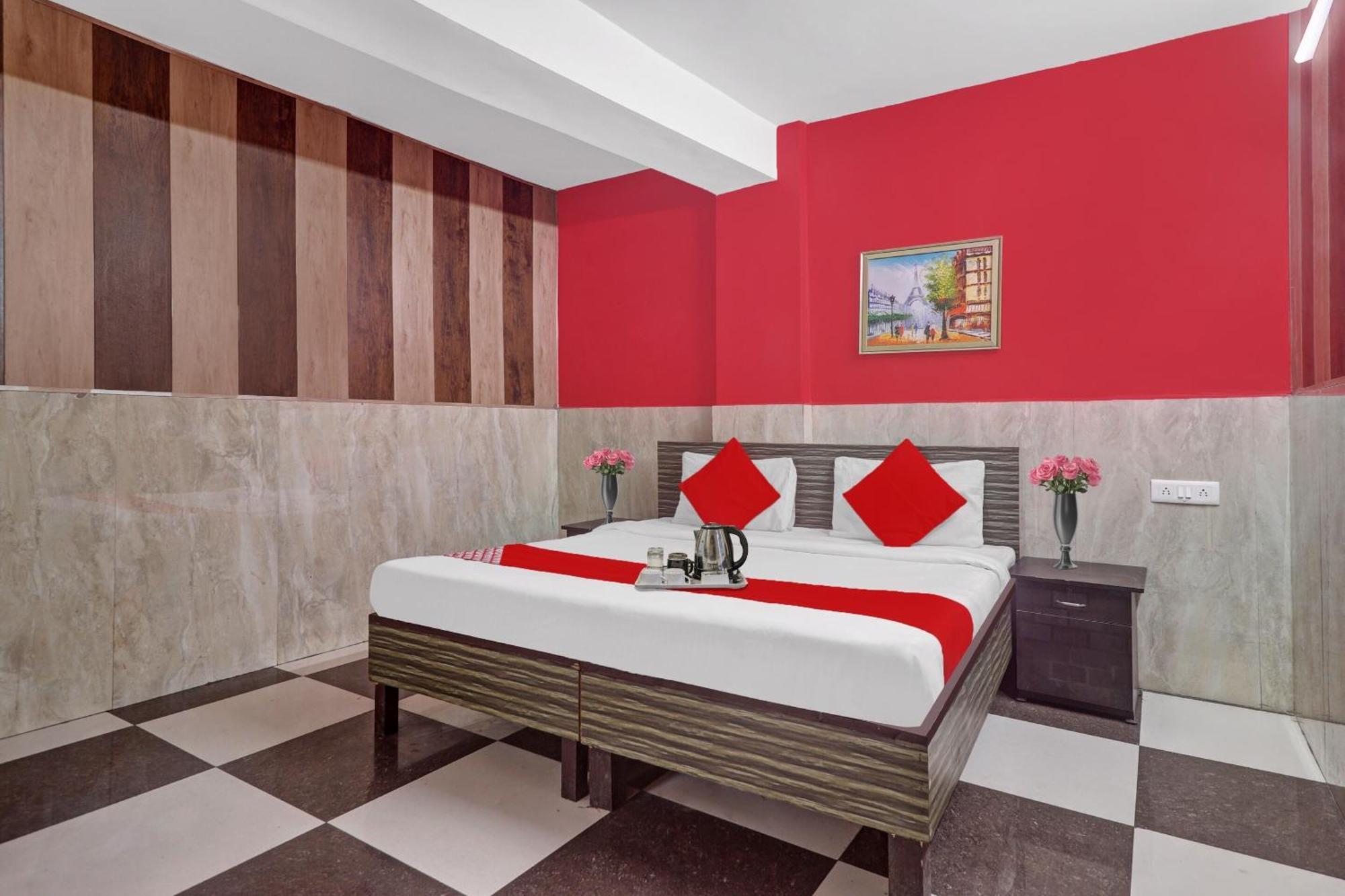 Hotel O Small Town Near Indira Gandhi International Airport New Delhi