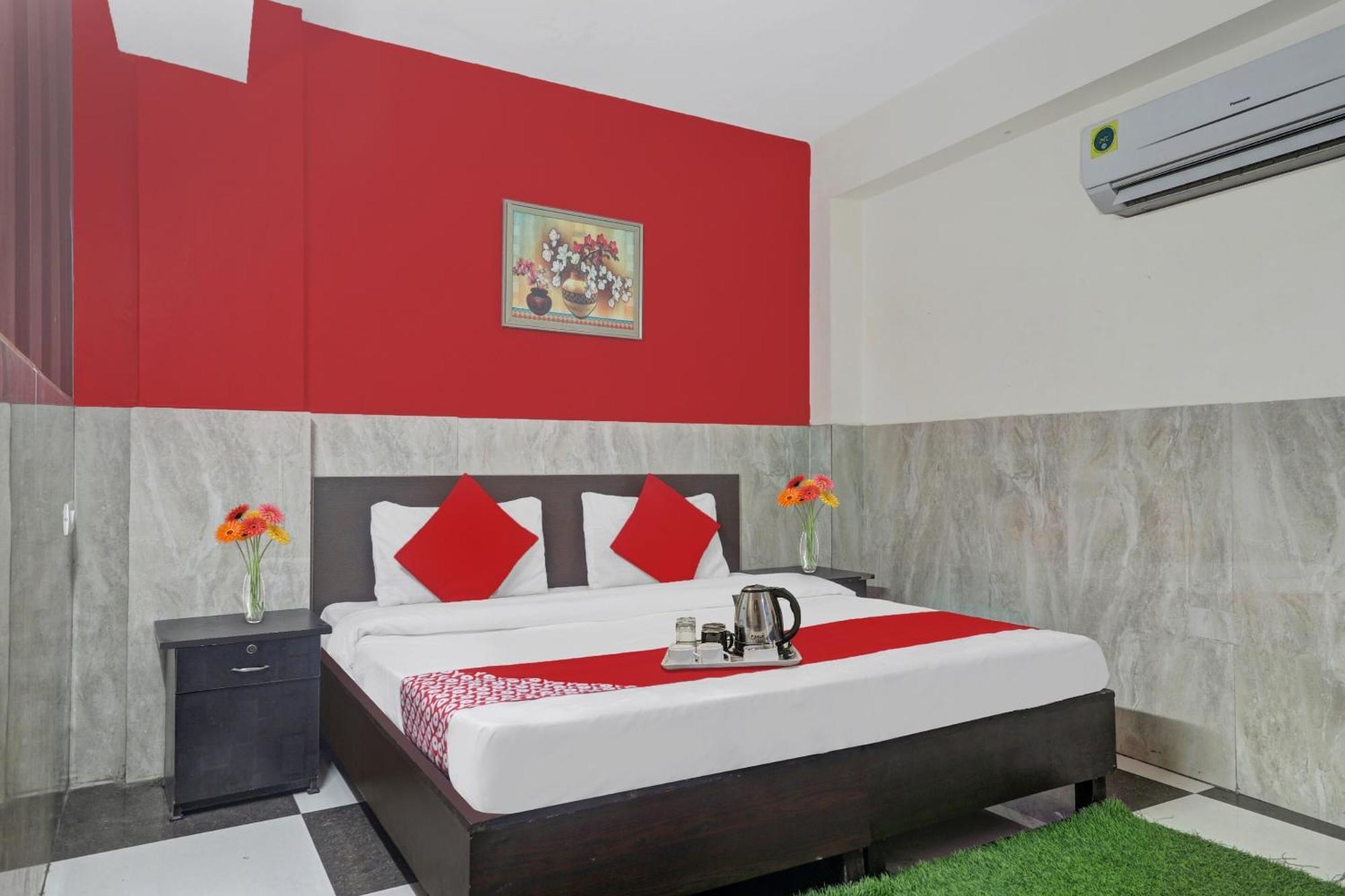 Hotel O Small Town Near Indira Gandhi International Airport