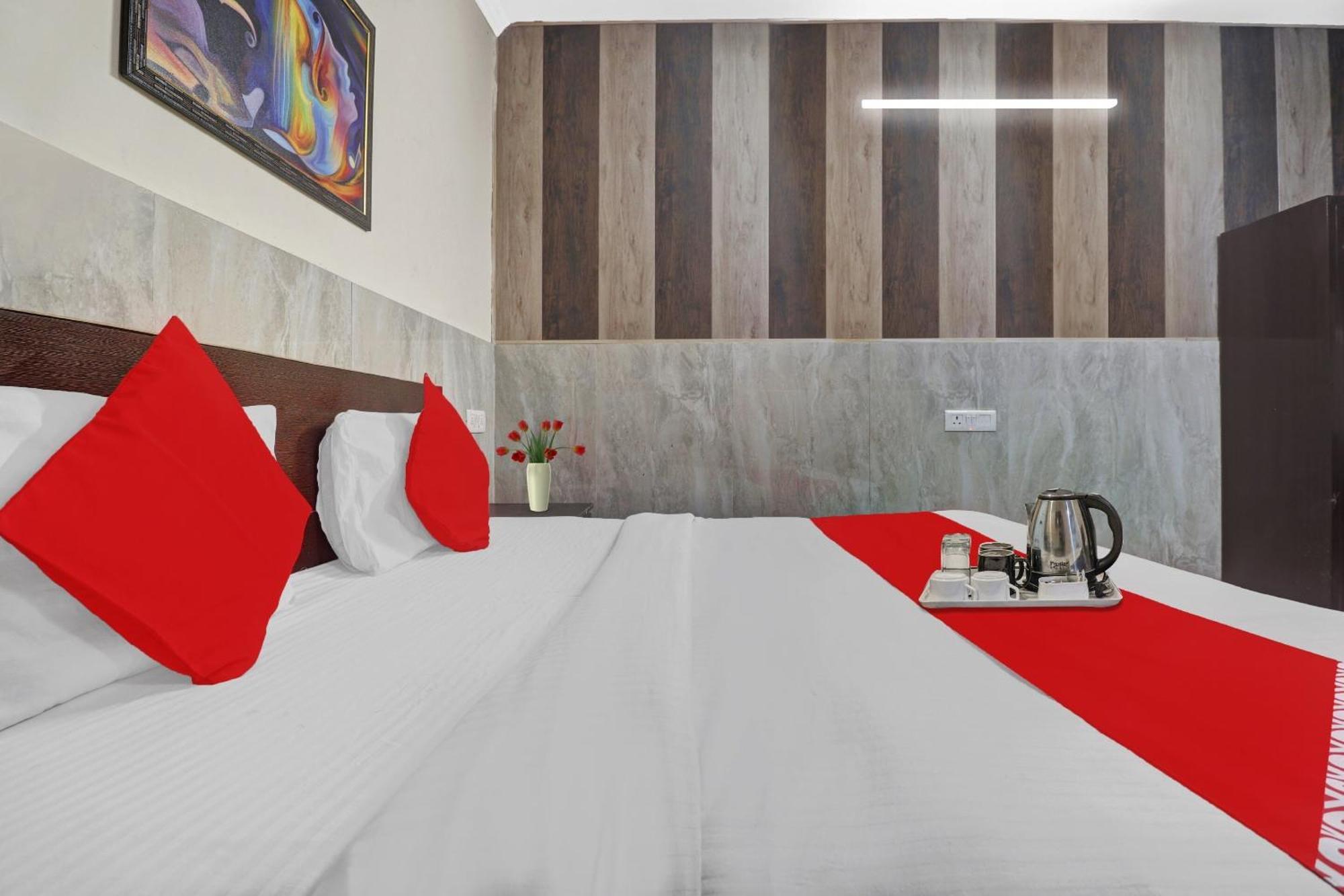 O Small Town Near Indira Gandhi International Airport Hotel 3*