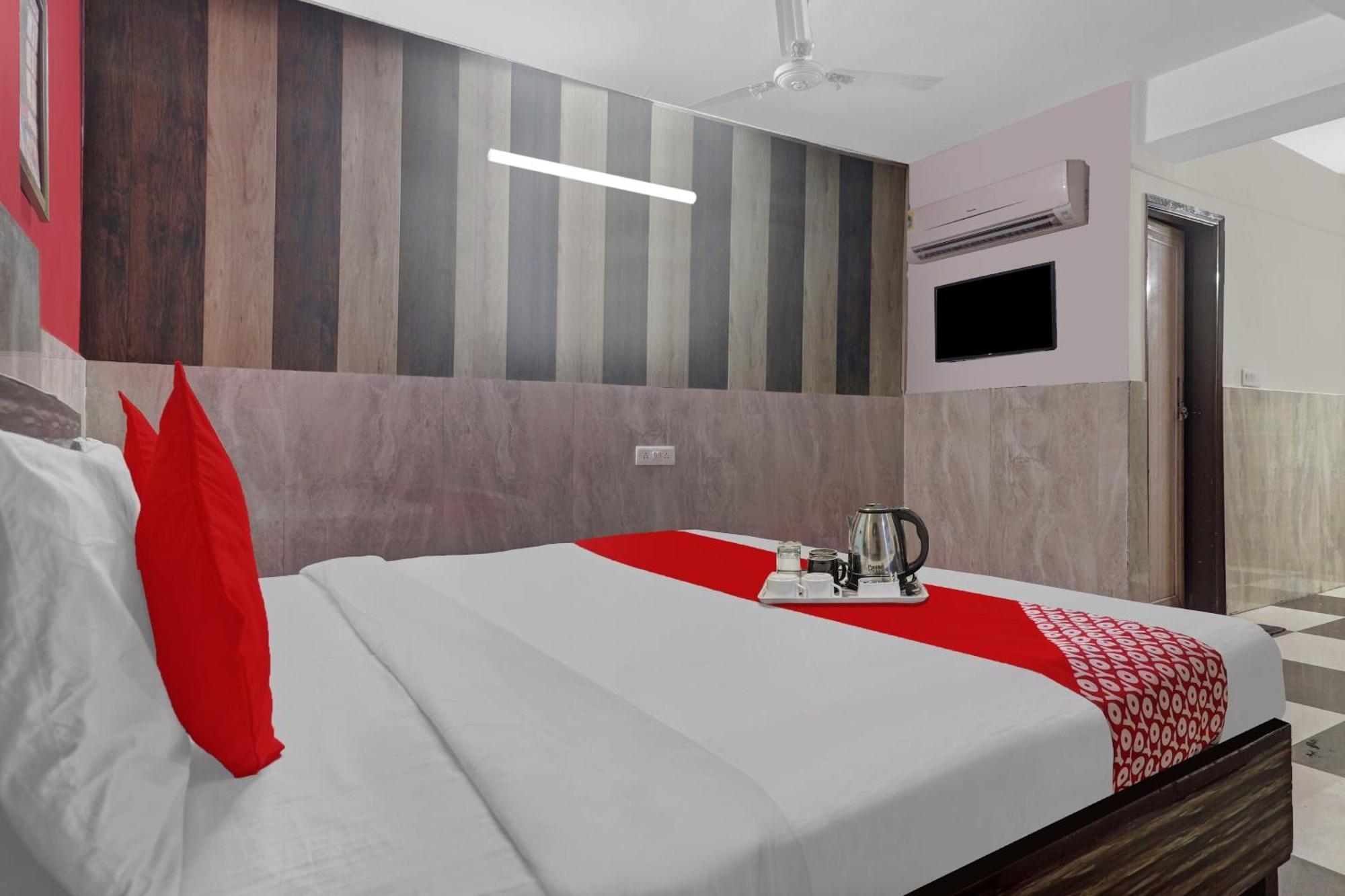 O Small Town Near Indira Gandhi International Airport 3*