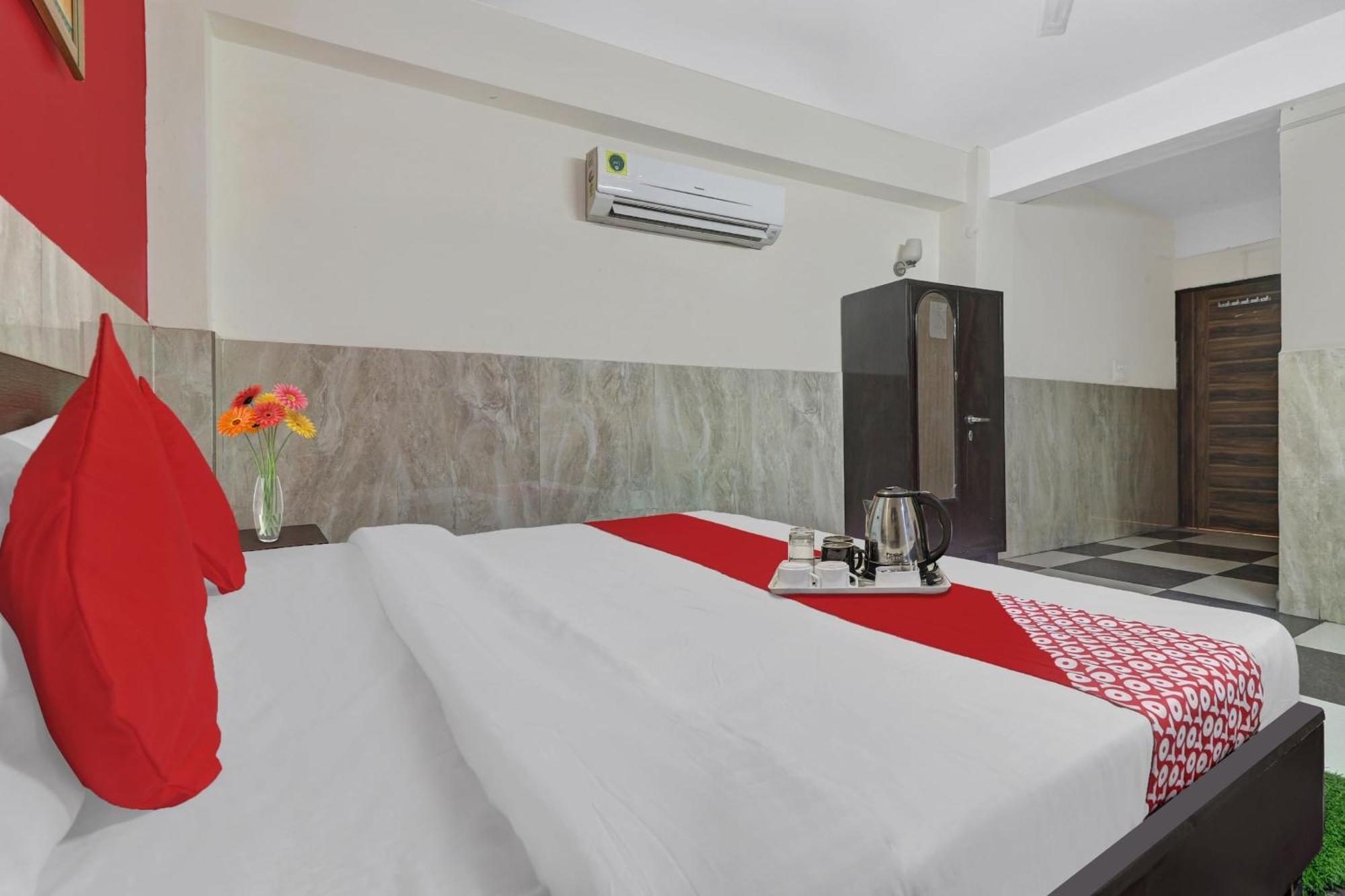 Hotel O Small Town Near Indira Gandhi International Airport 3*