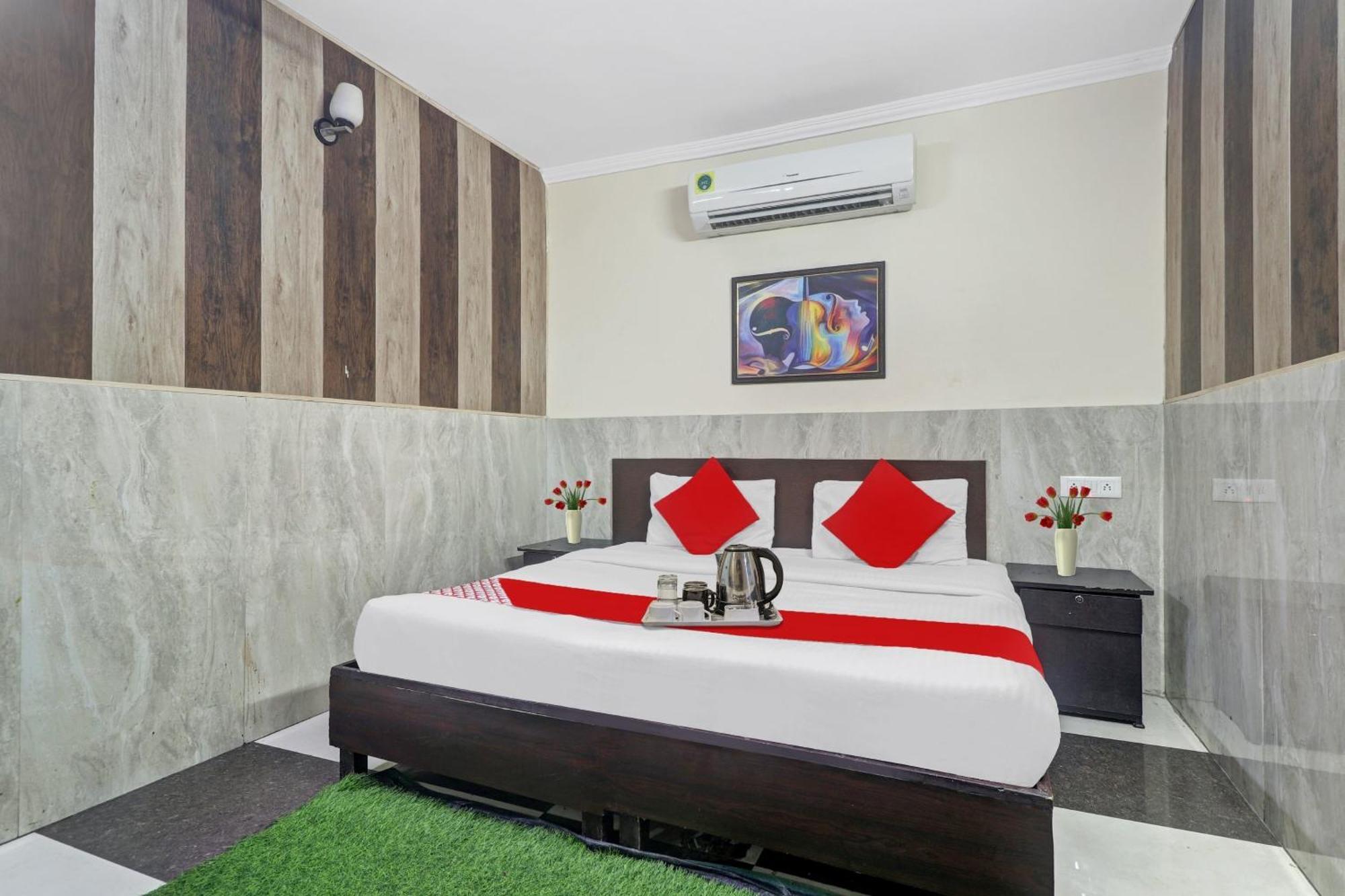 O Small Town Near Indira Gandhi International Airport Hotel