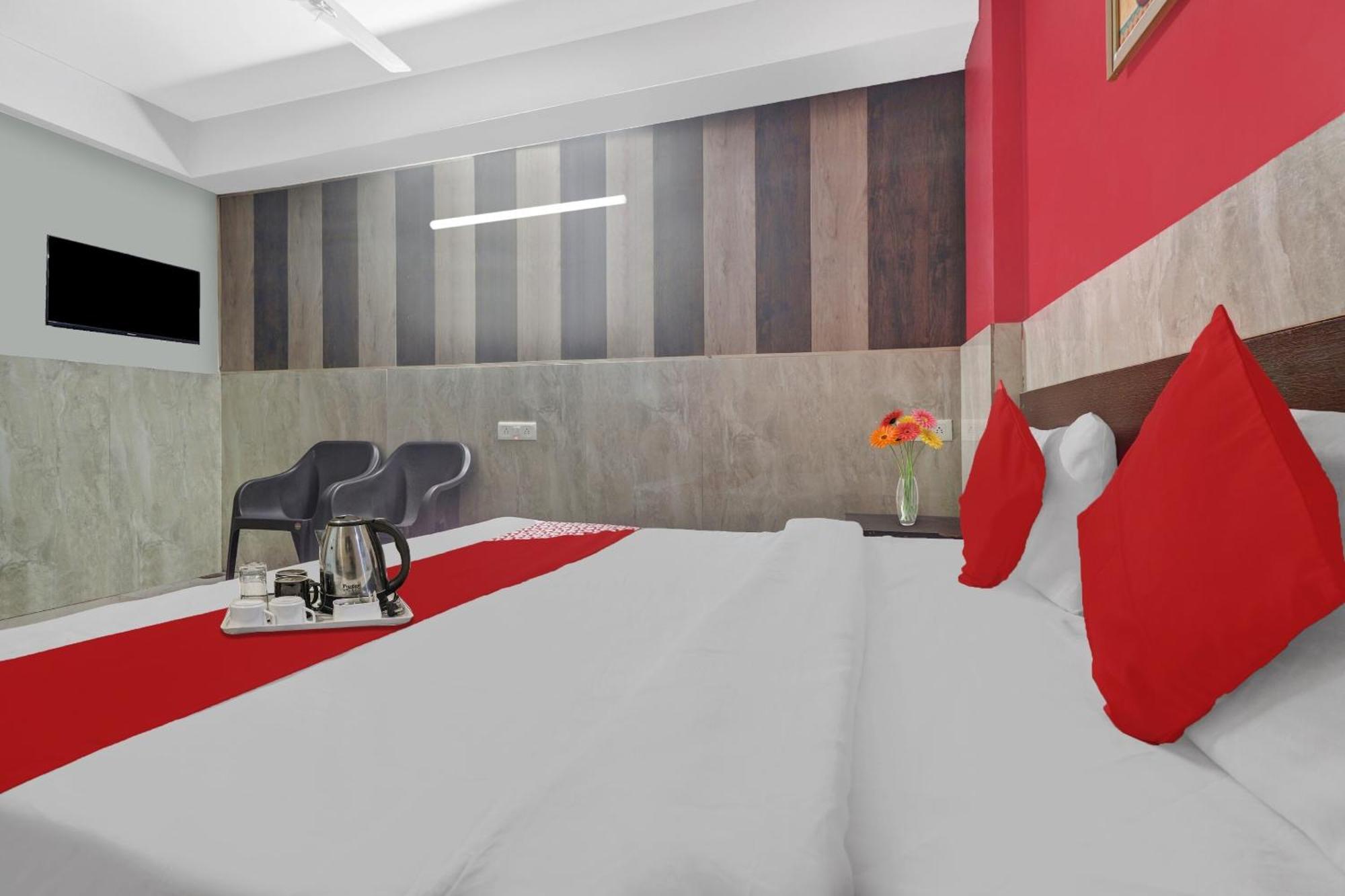 Hotel O Small Town Near Indira Gandhi International Airport
