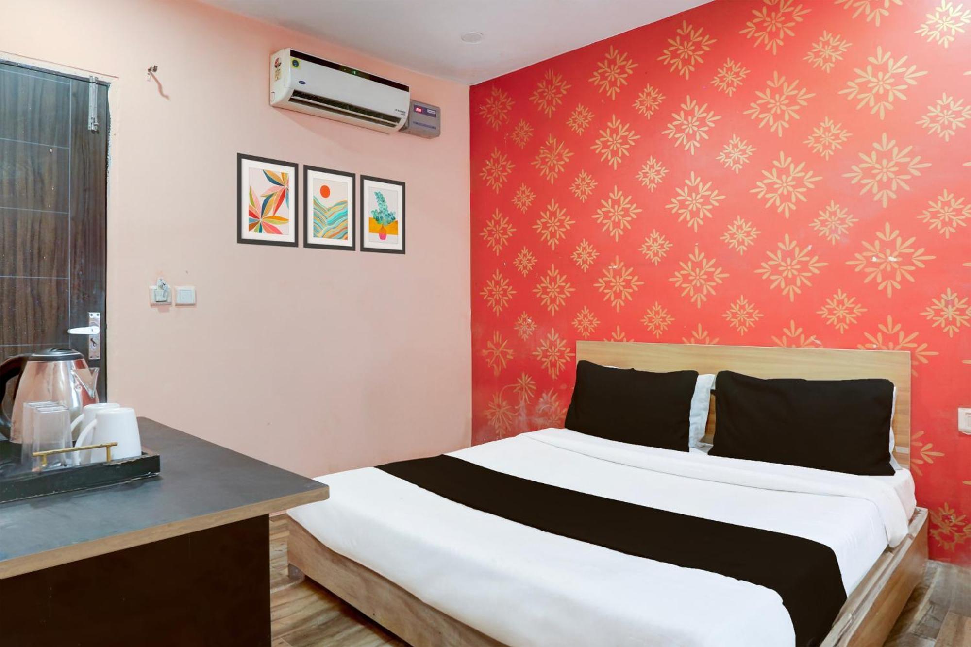 Hotel O S J Residency 3*