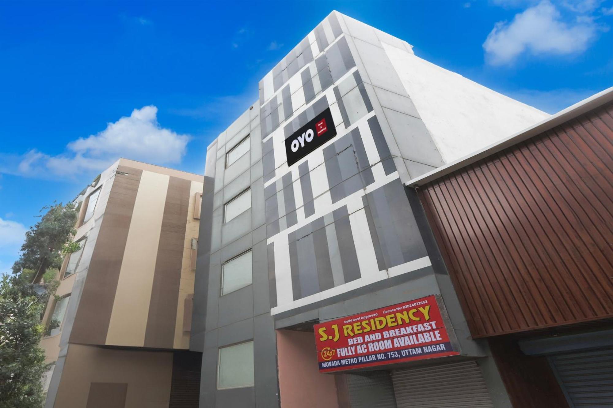 Hotel O S J Residency 3*