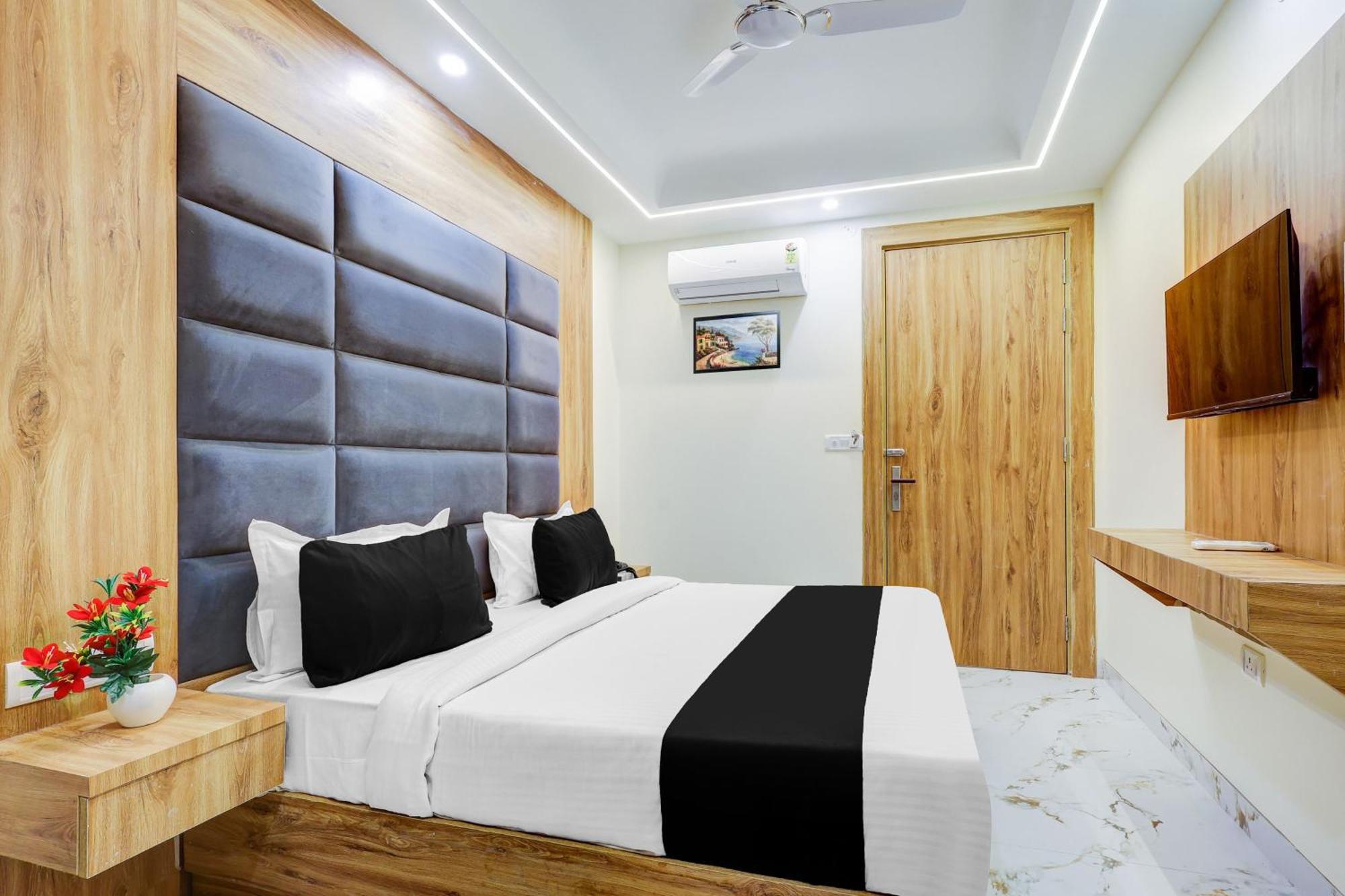 Hotel O Manor Luxe Near Airport New Delhi