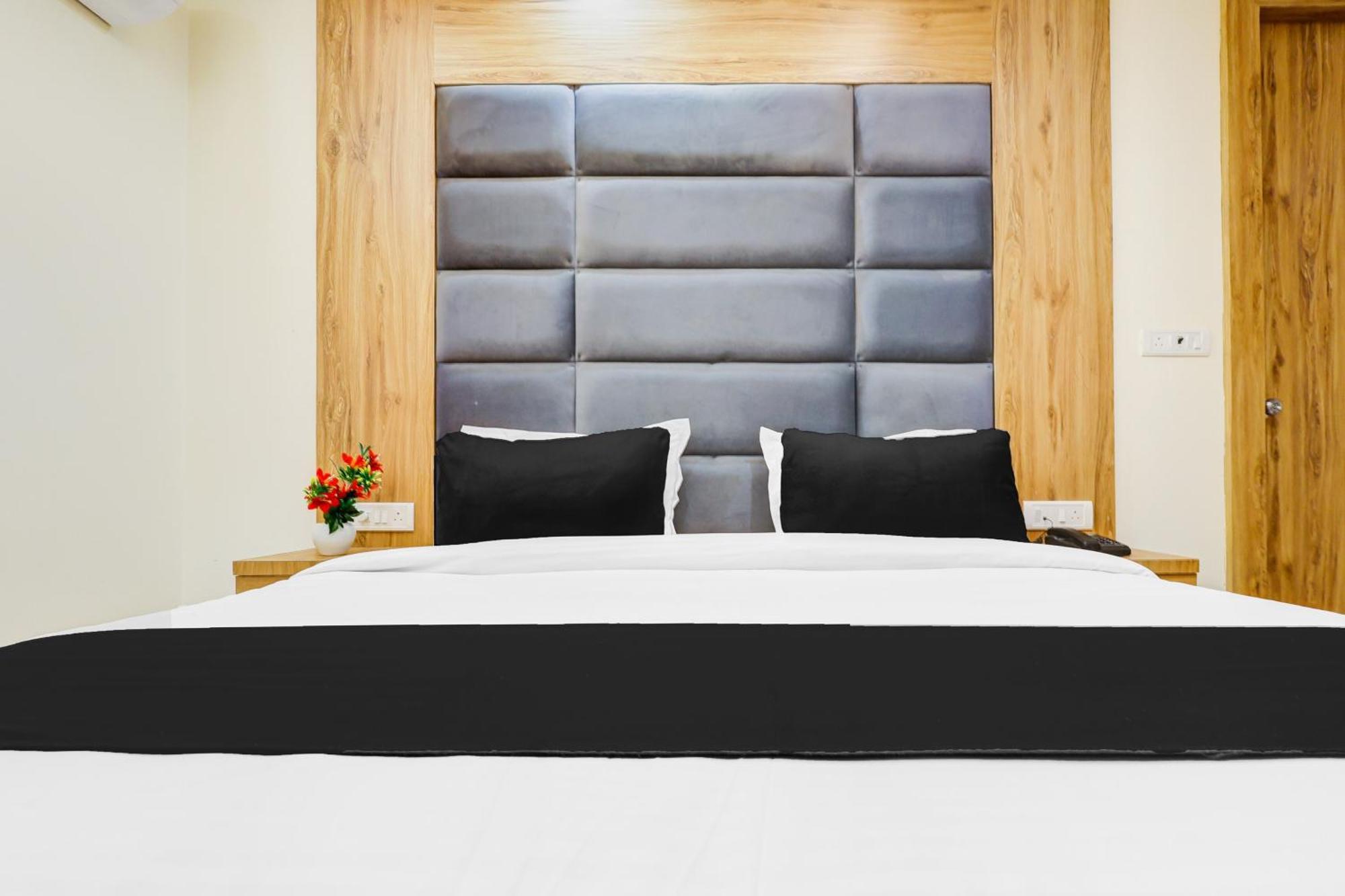 Hotel O Manor Luxe Near Airport 3*