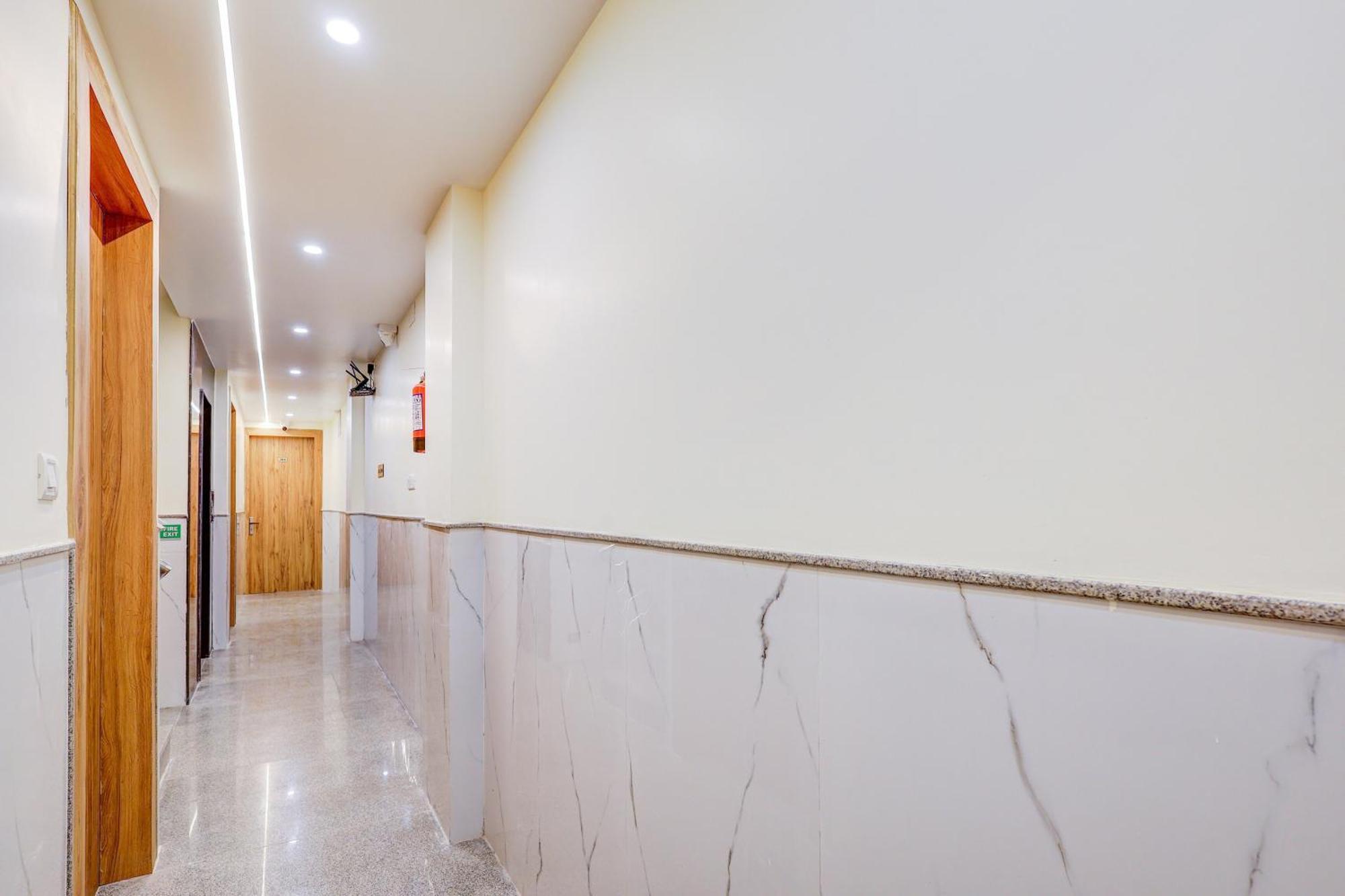 O Manor Luxe Near Airport 3*