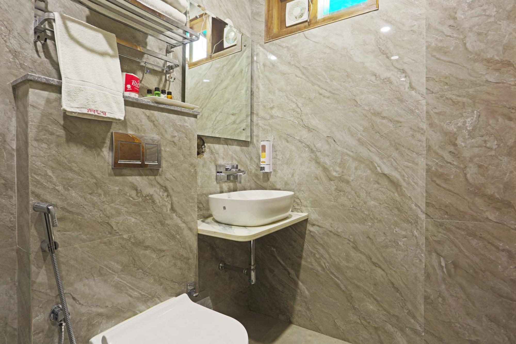 Mehul International -new Delhi Center Hotel