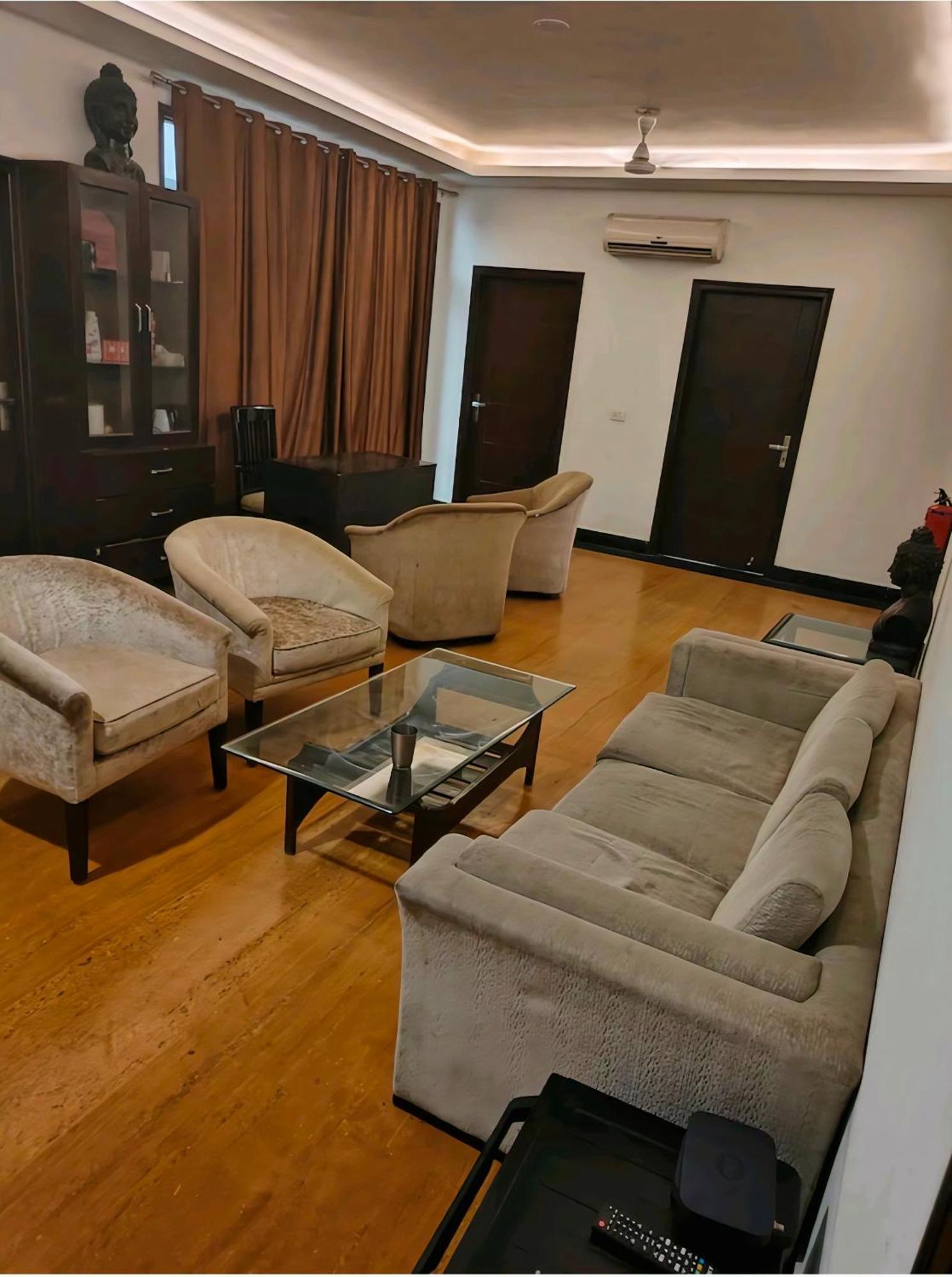 Hotel Konark Near Igi Airport