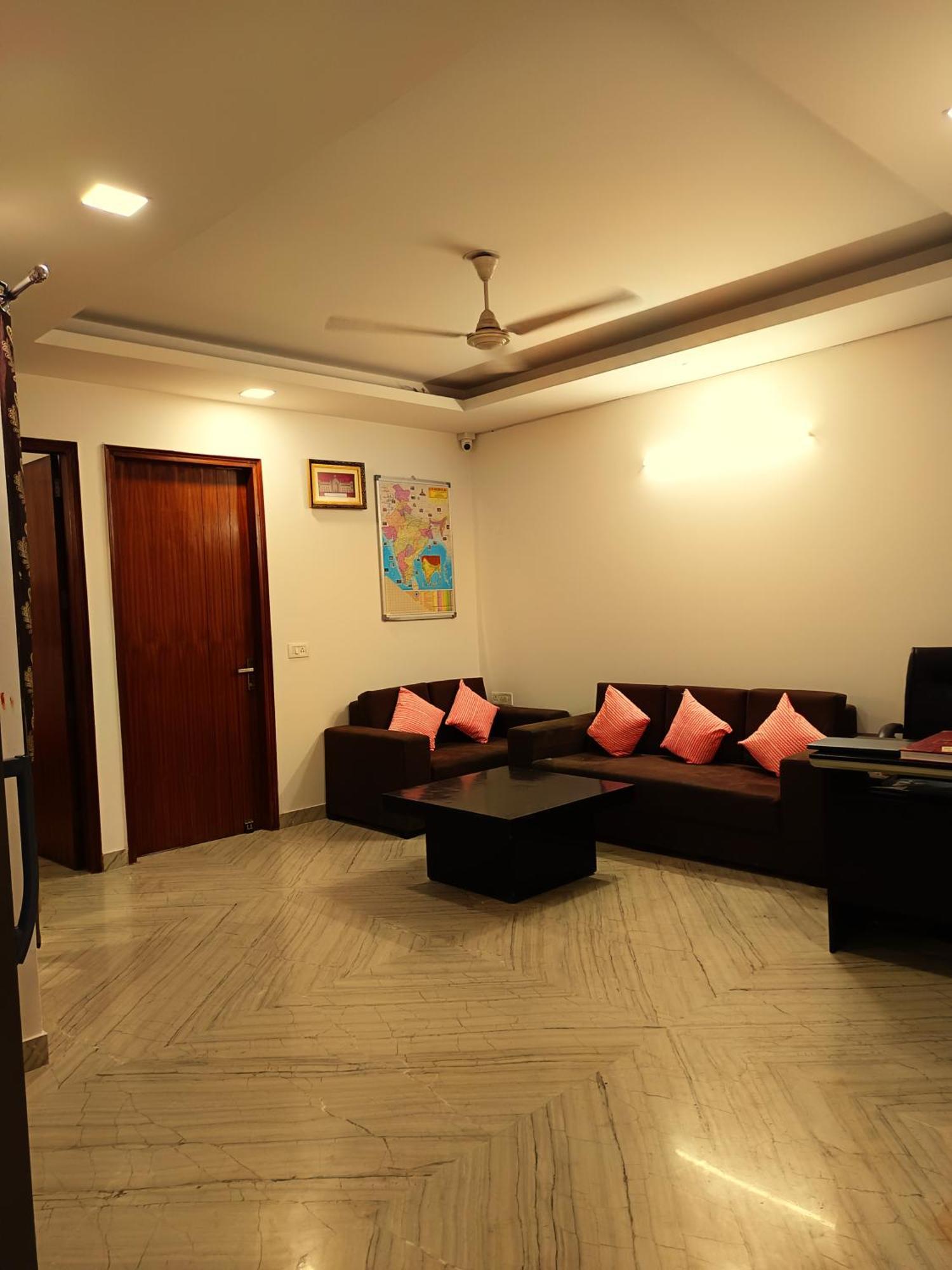 Homestay Sapphire Near Nizamuddin Railway Station