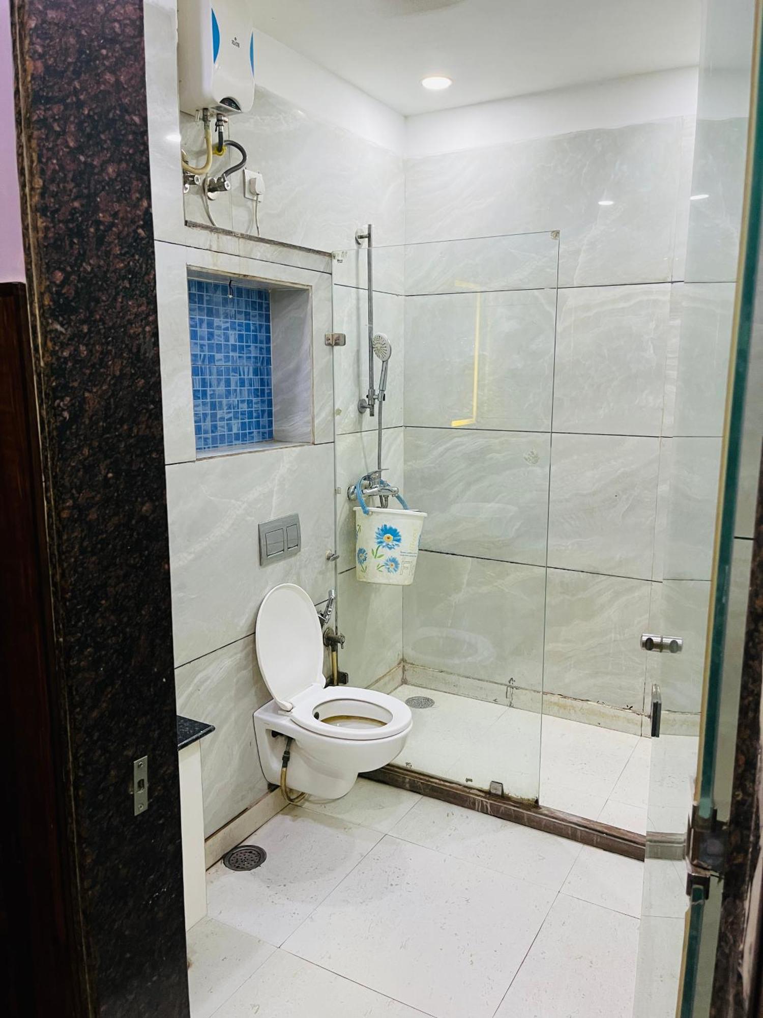 Mannat Near Shalimar Bagh Metro *