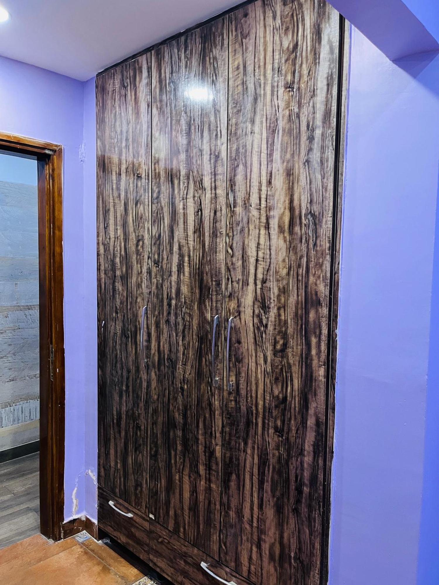 Mannat Near Shalimar Bagh Metro New Delhi