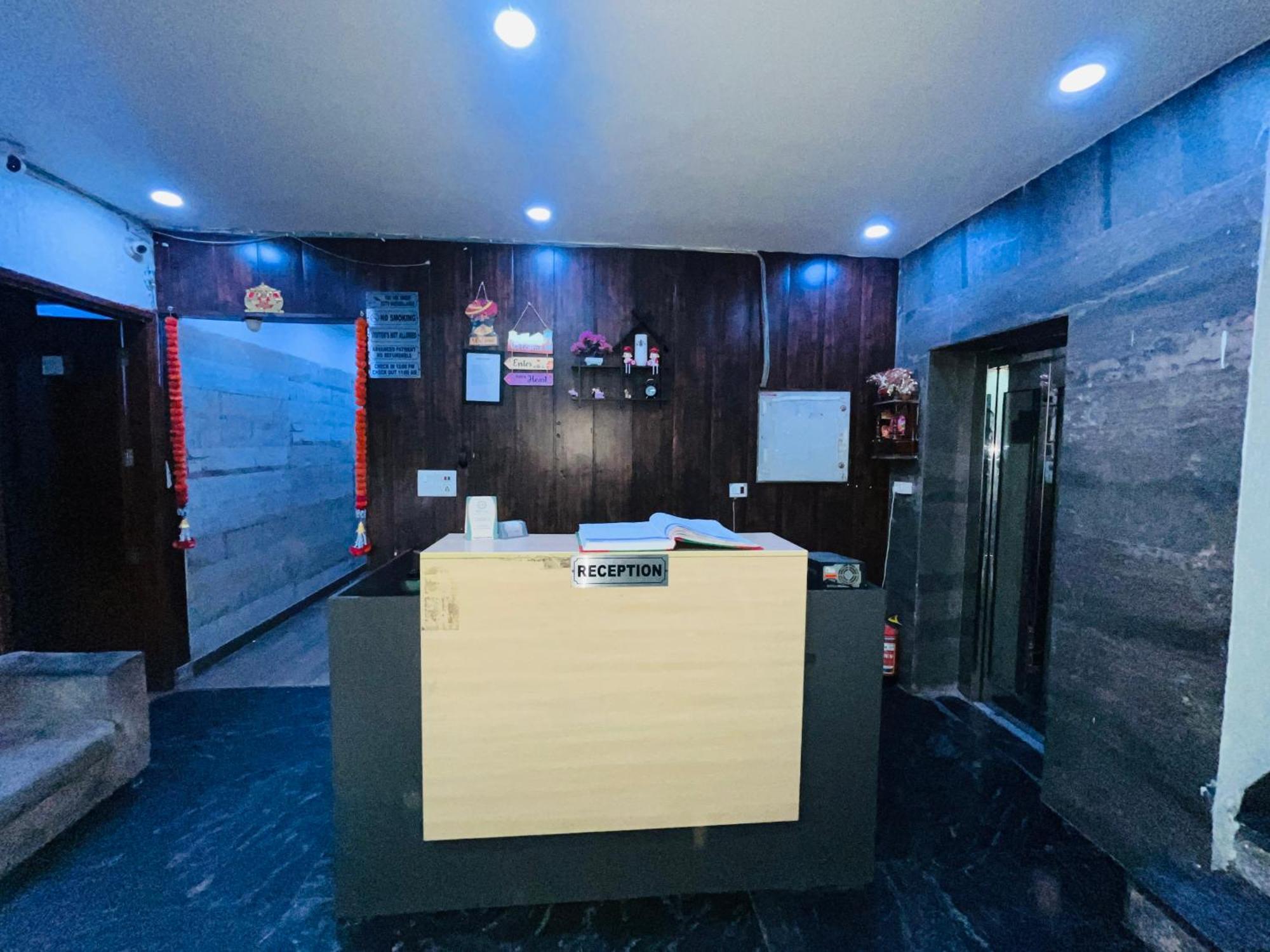 Mannat Near Shalimar Bagh Metro