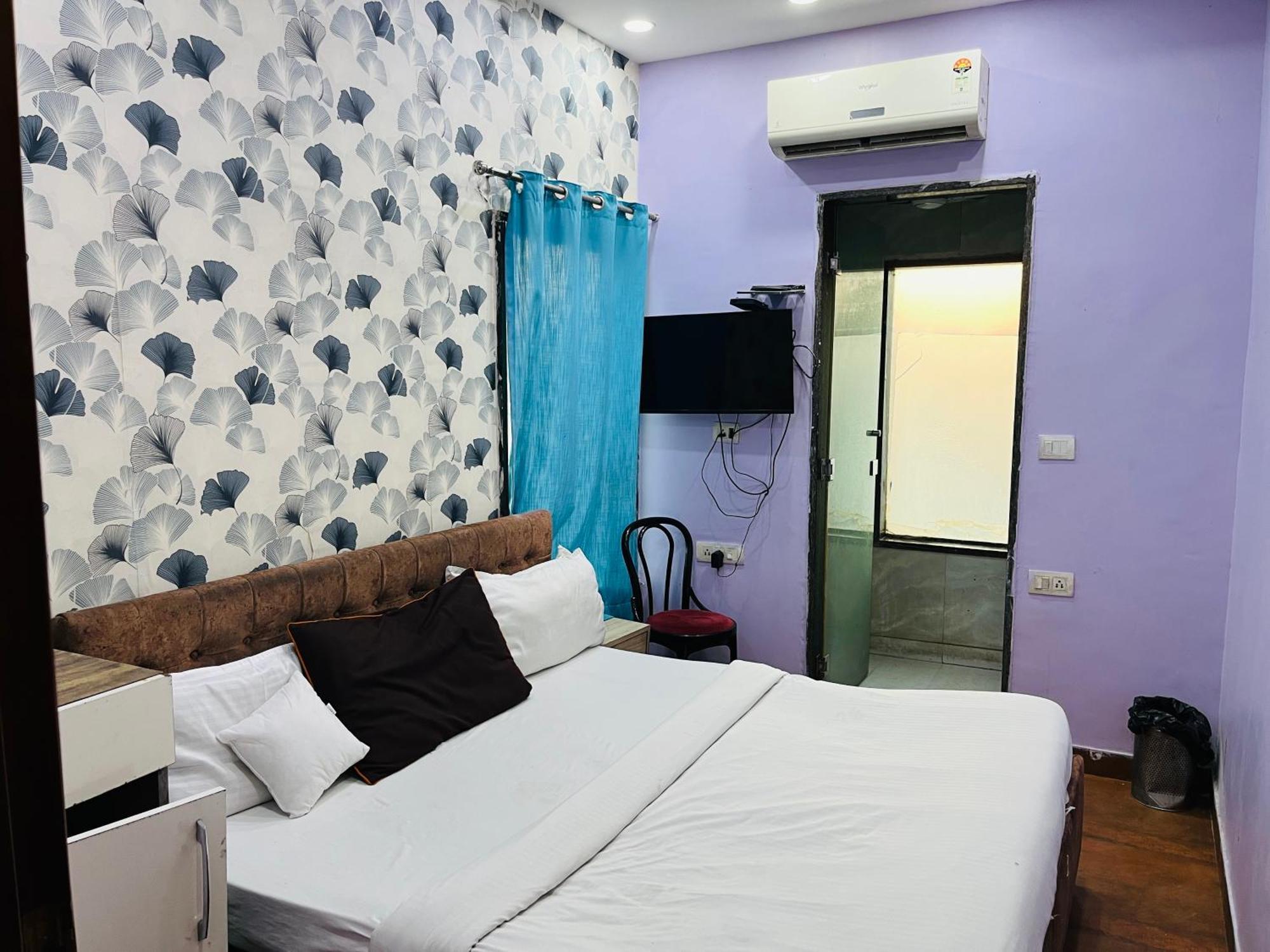 Hotel Mannat Near Shalimar Bagh Metro New Delhi