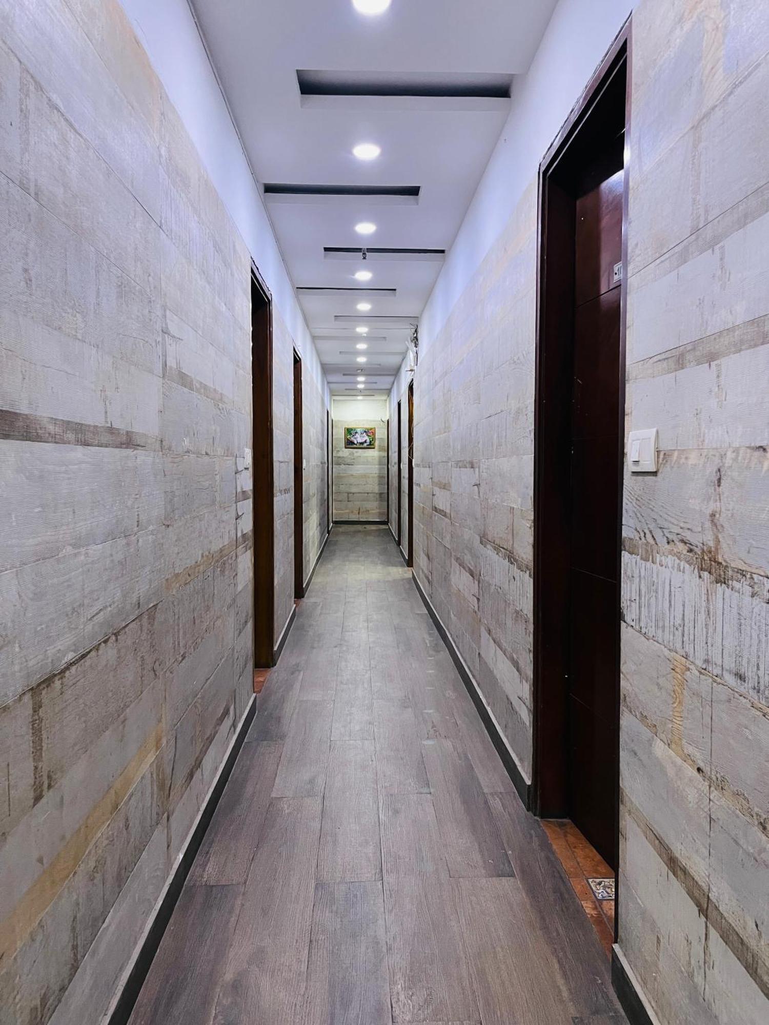 Mannat Near Shalimar Bagh Metro *