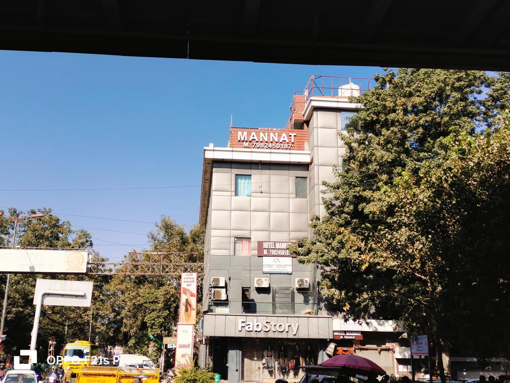 Mannat Near Shalimar Bagh Metro Hotel New Delhi